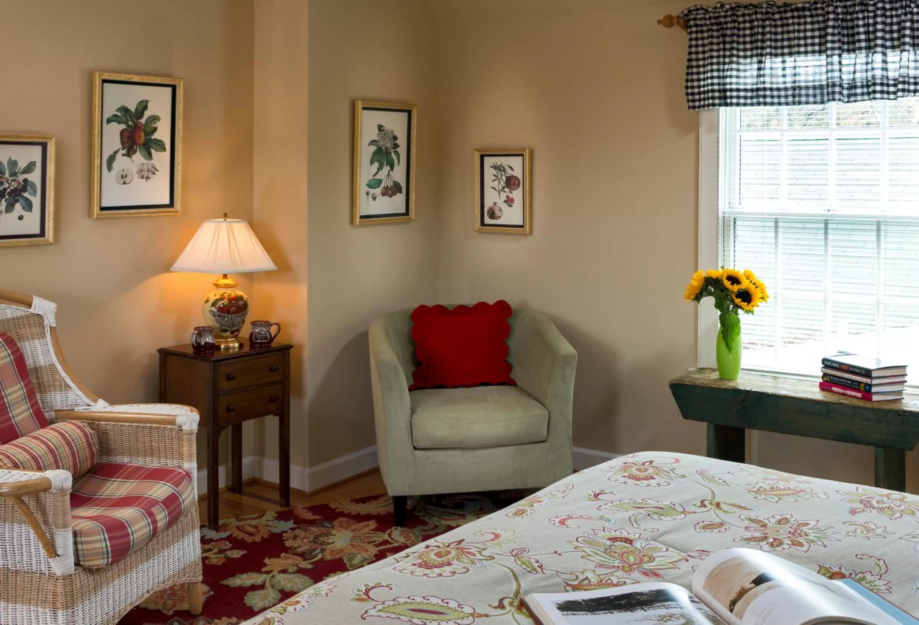 Bed in Inn at Huntingfield Creek