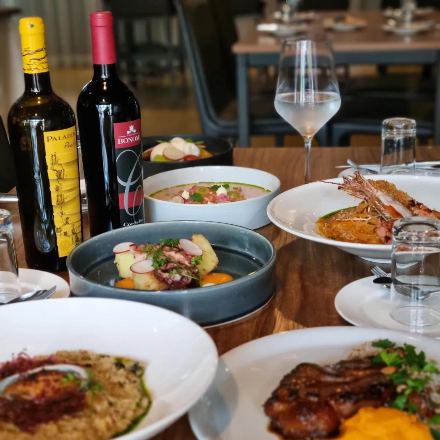 Restaurant/places to eat in Benikea Jungmun Hotel