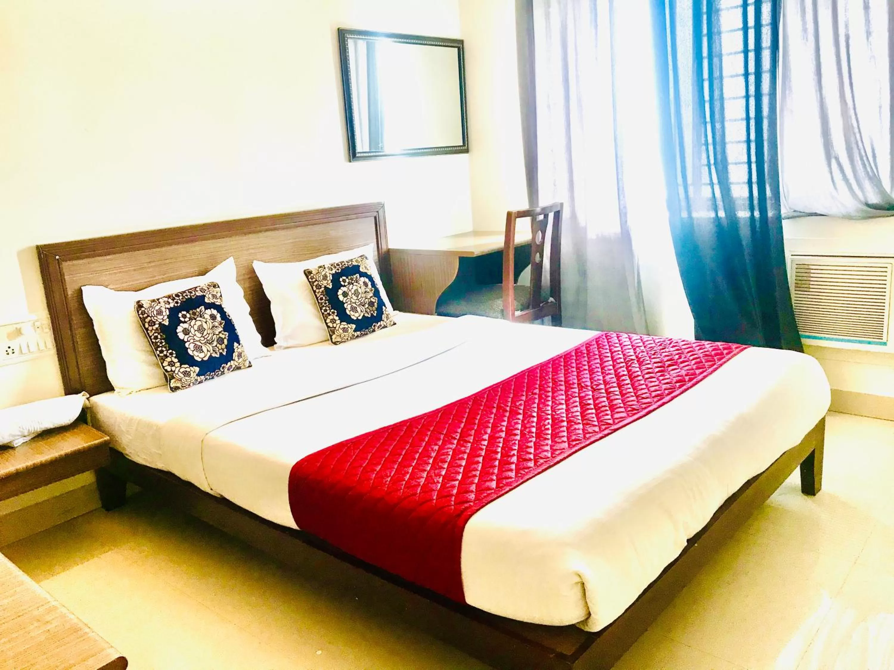Bed in Hotel Half Moon Chennai