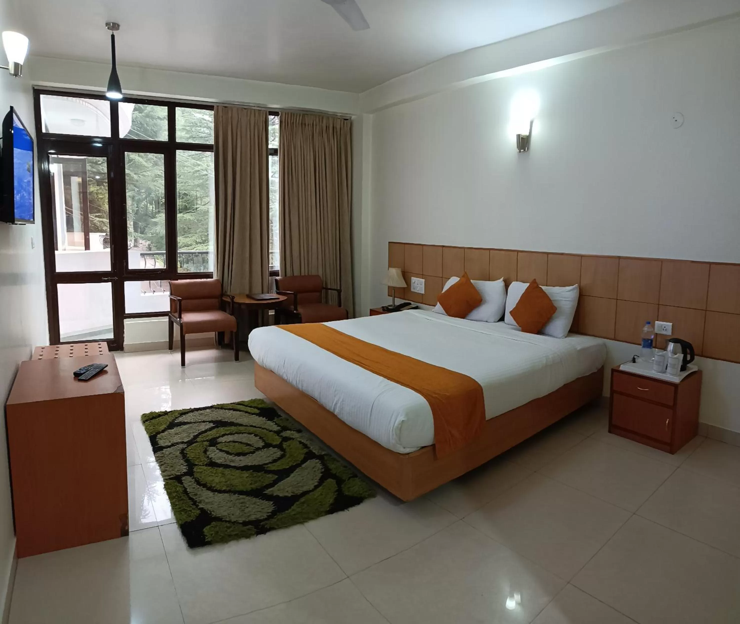 Bedroom, Bed in Hotel Broadways Inn