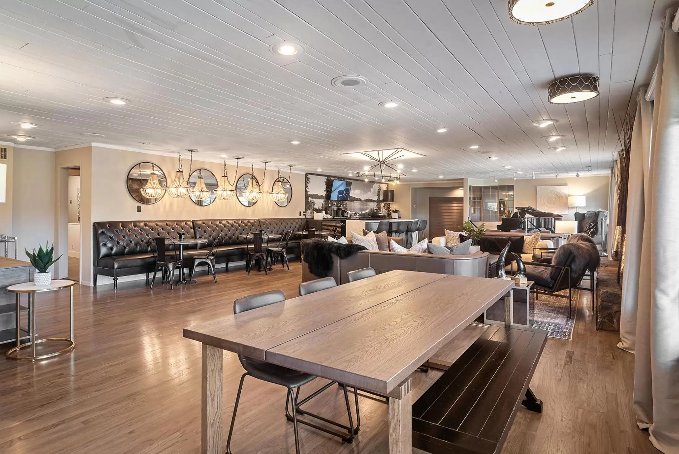 Dining area in Black Forest Inn Bed & Breakfast