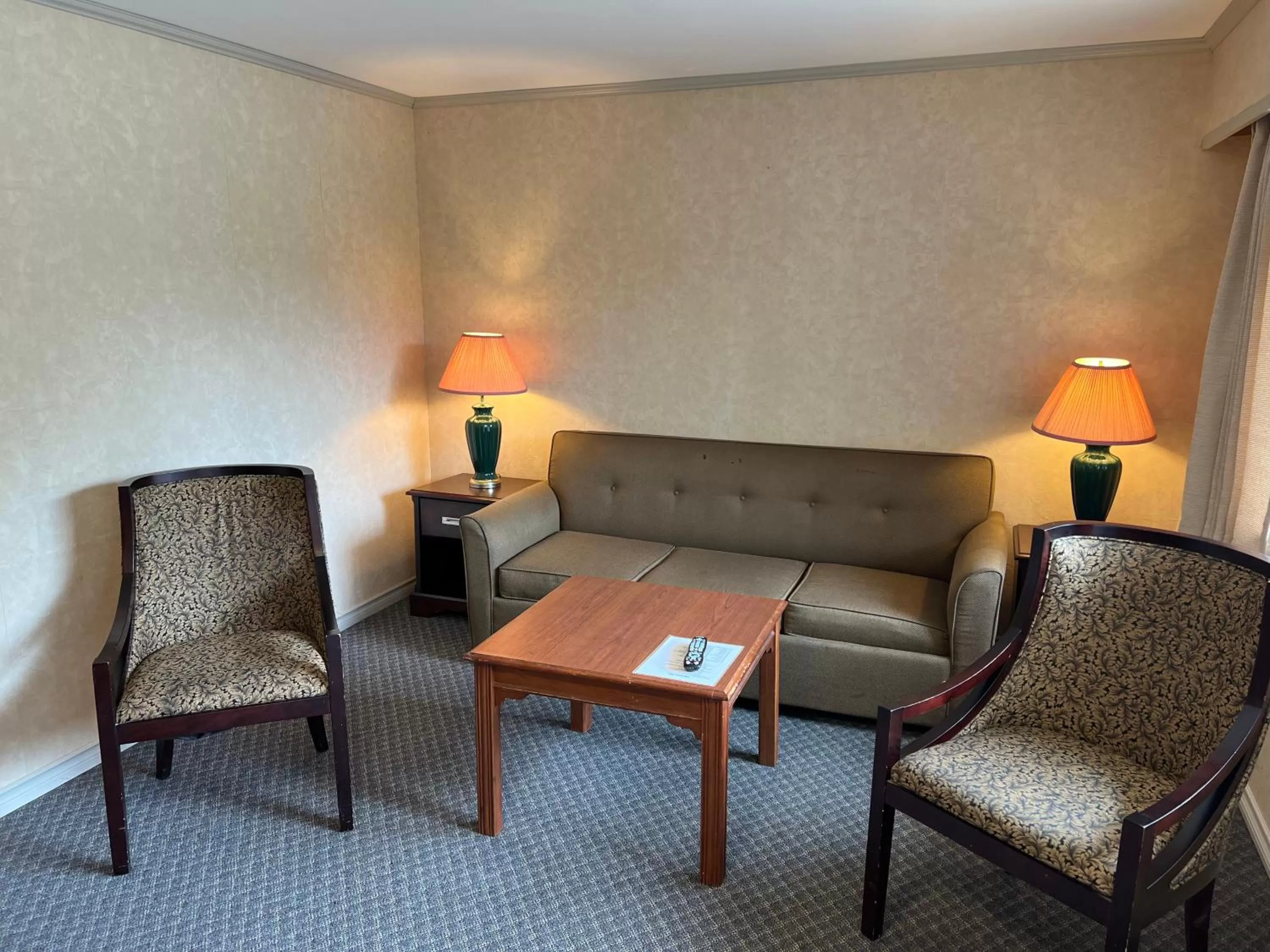 Deluxe Family Room in Pioneer Inn by the River