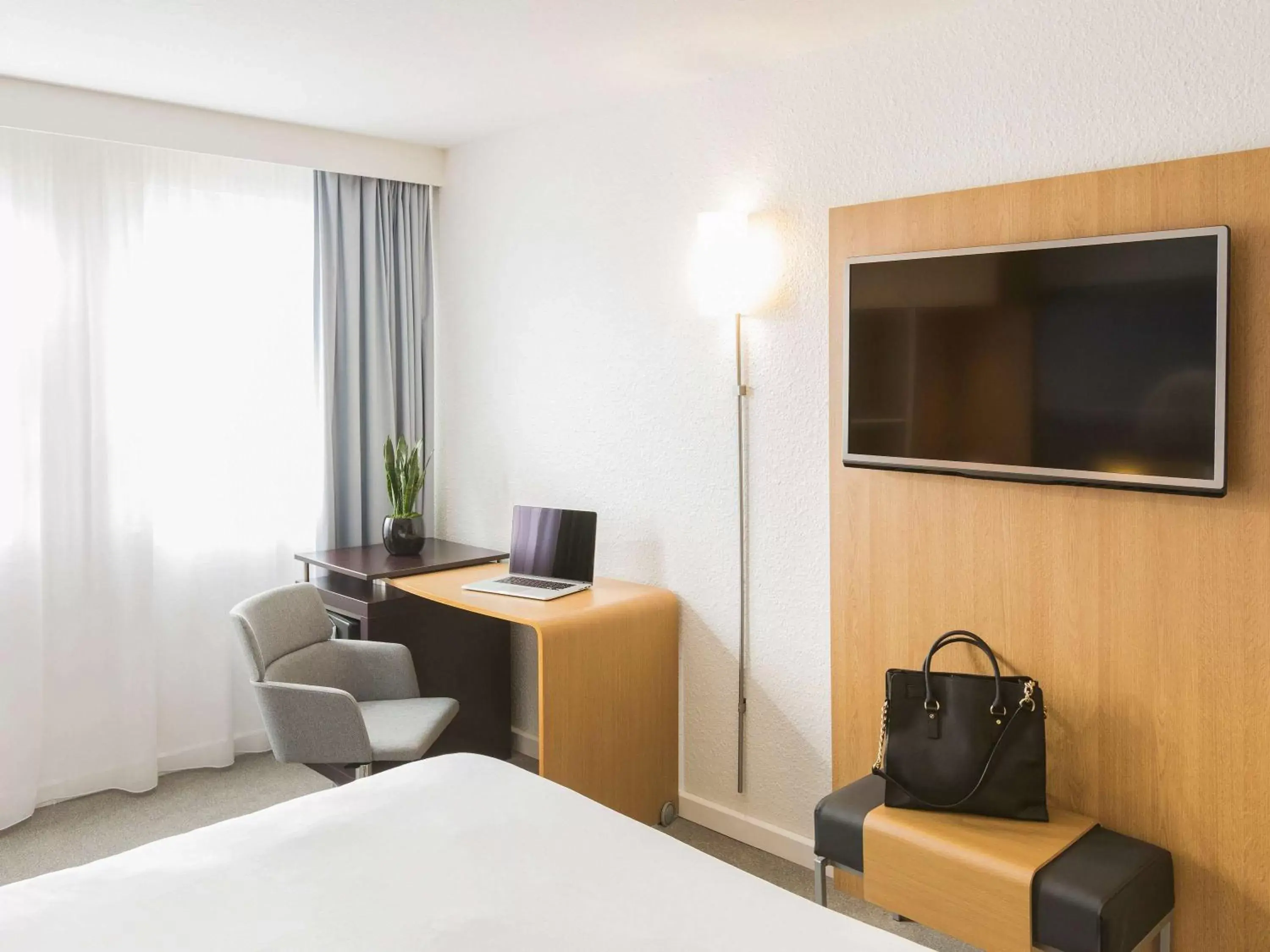 Superior Room with 1 Double Bed in Novotel Strasbourg Centre Halles Superior Room with 1 Double Bed in Novotel Strasbourg Centre Halles