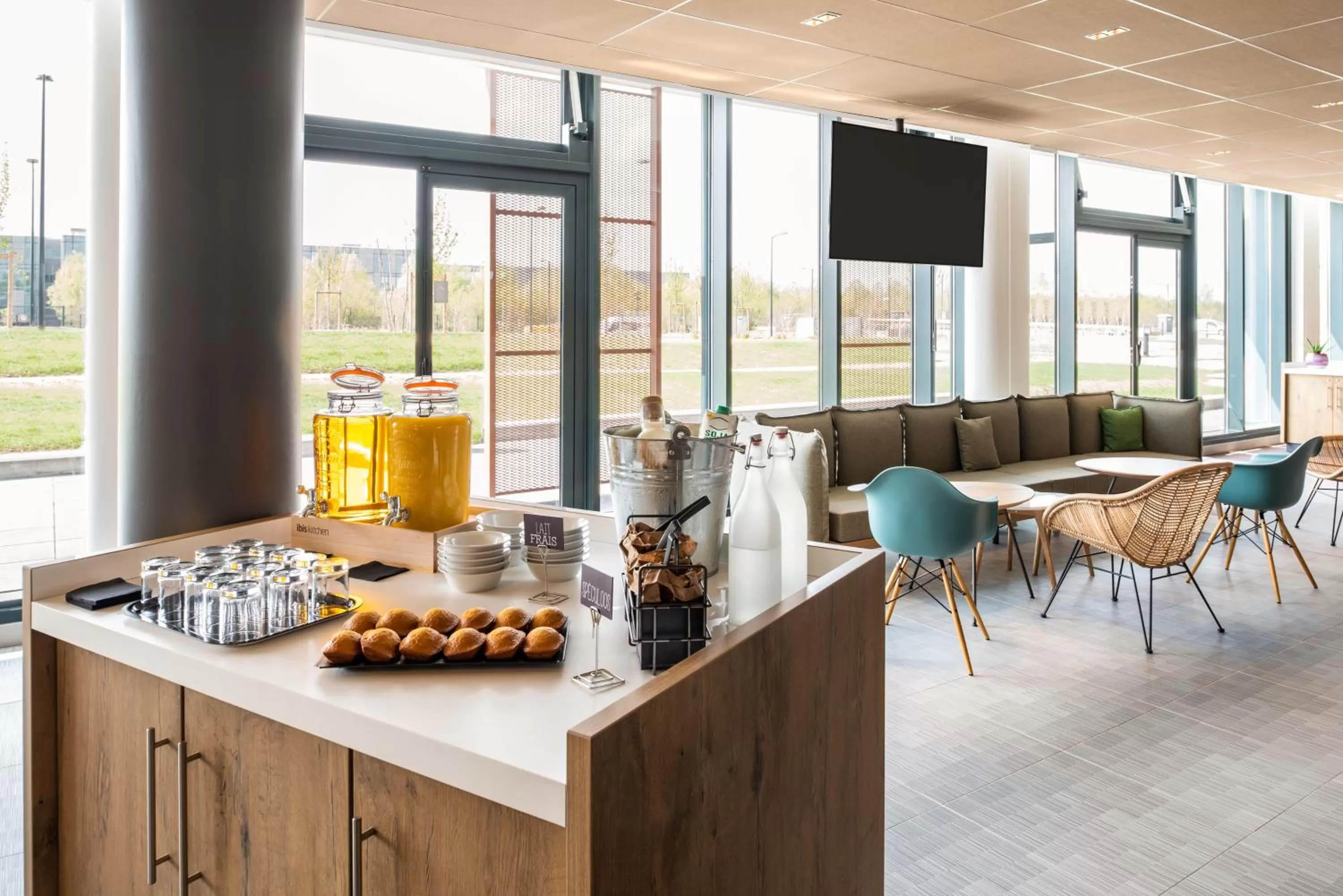 Restaurant/places to eat in ibis Gonesse Le Bourget