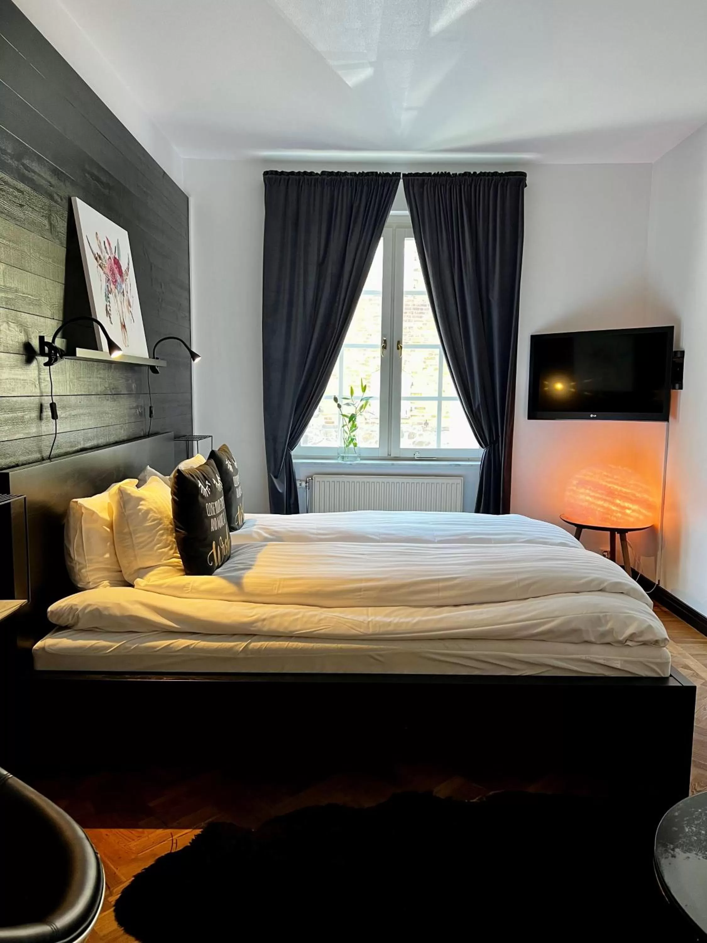 Property building, Bed in Hotell Dannegården