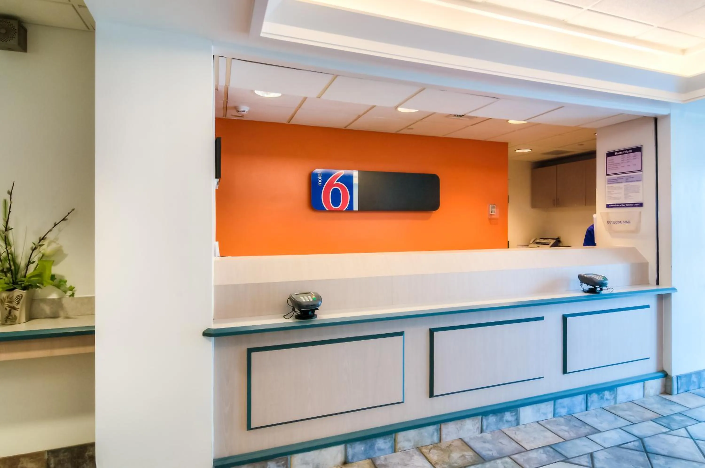 Lobby or reception in Motel 6-Joliet, IL - Chicago - I-55