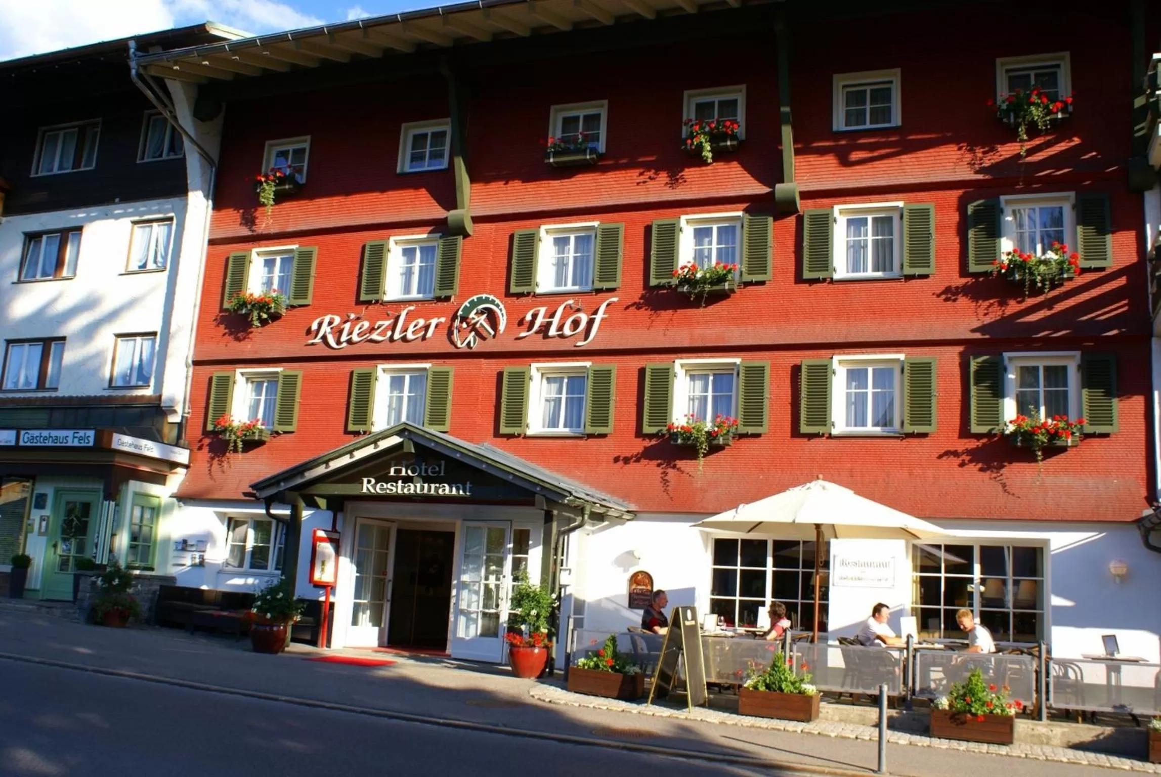 Facade/entrance, Property Building in Hotel Riezler Hof