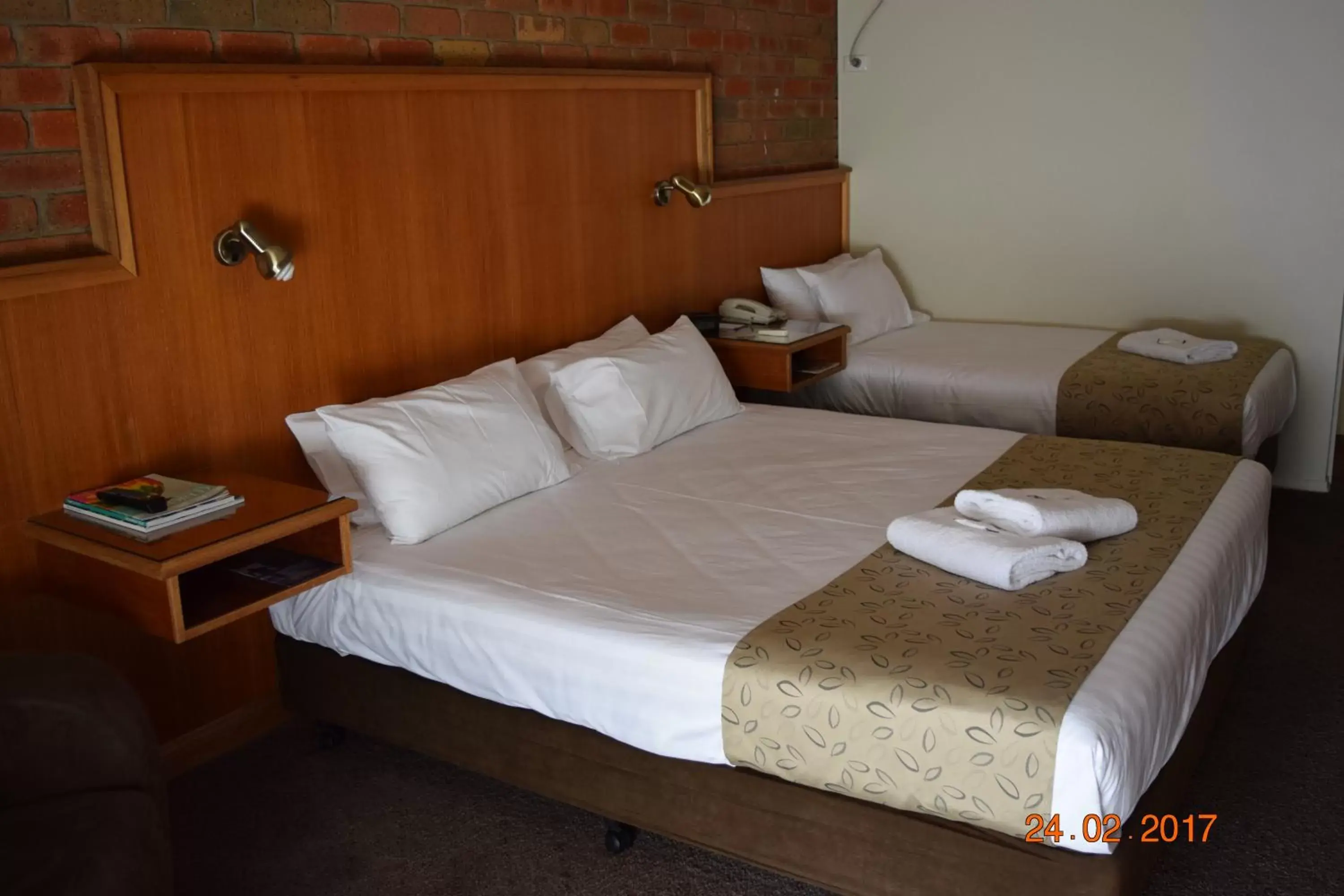 King Room in Early Australian Motor Inn King Room in Early Australian Motor Inn