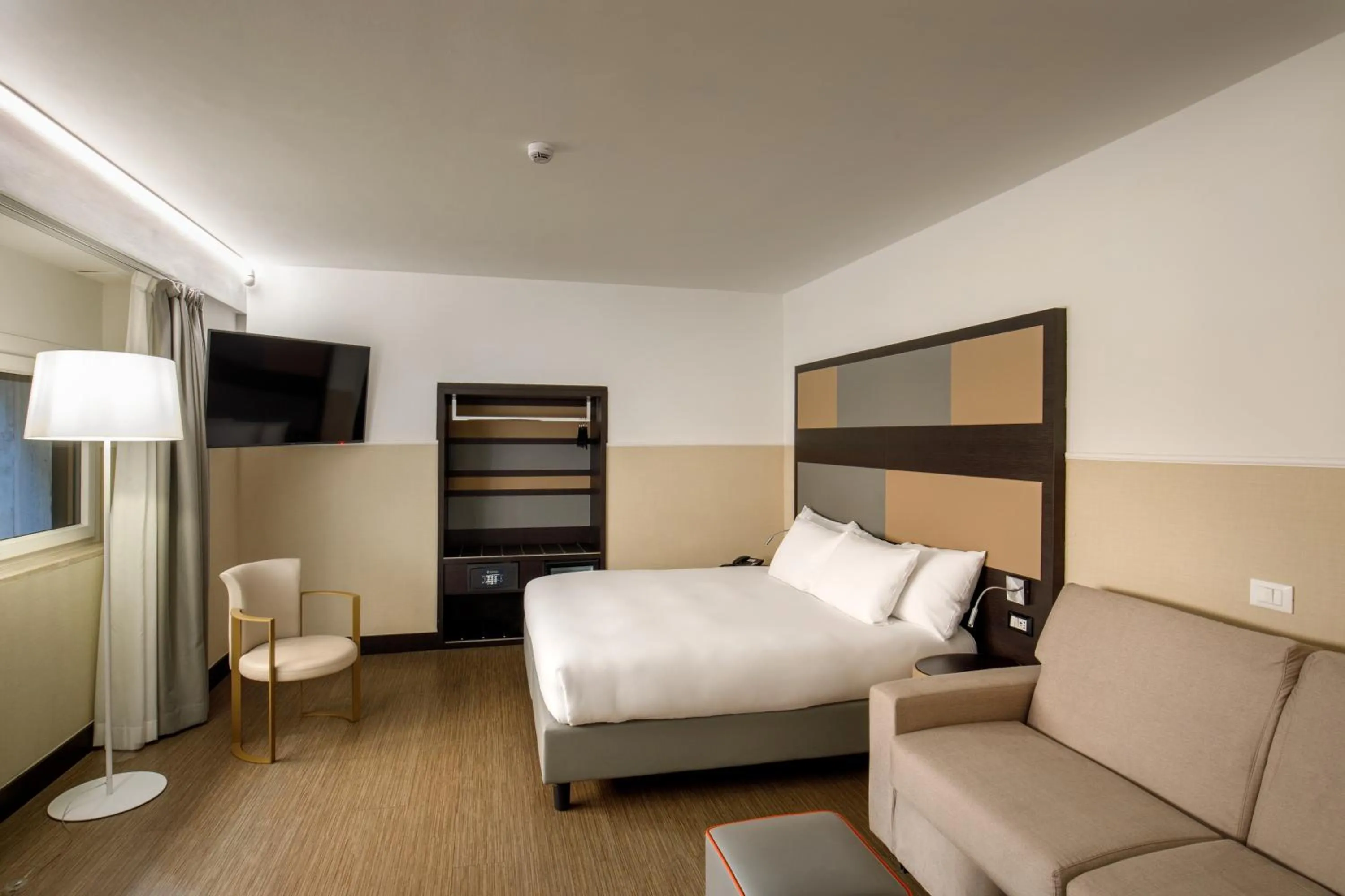 Bedroom, Bed in Cosmopolita Rome Colosseum, Tapestry Collection by Hilton