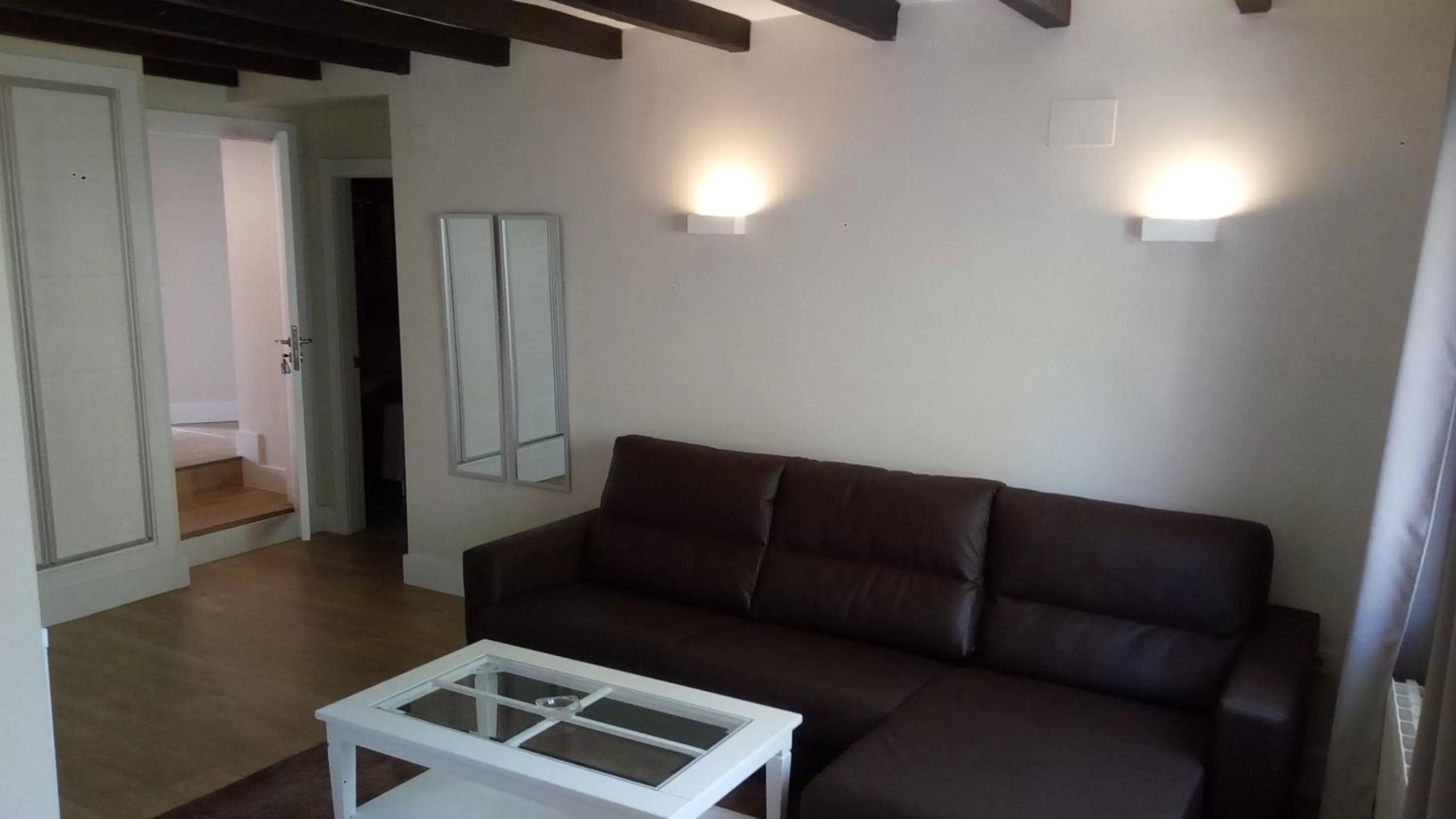 TV and multimedia in Hotel Resort Cueva del Fraile