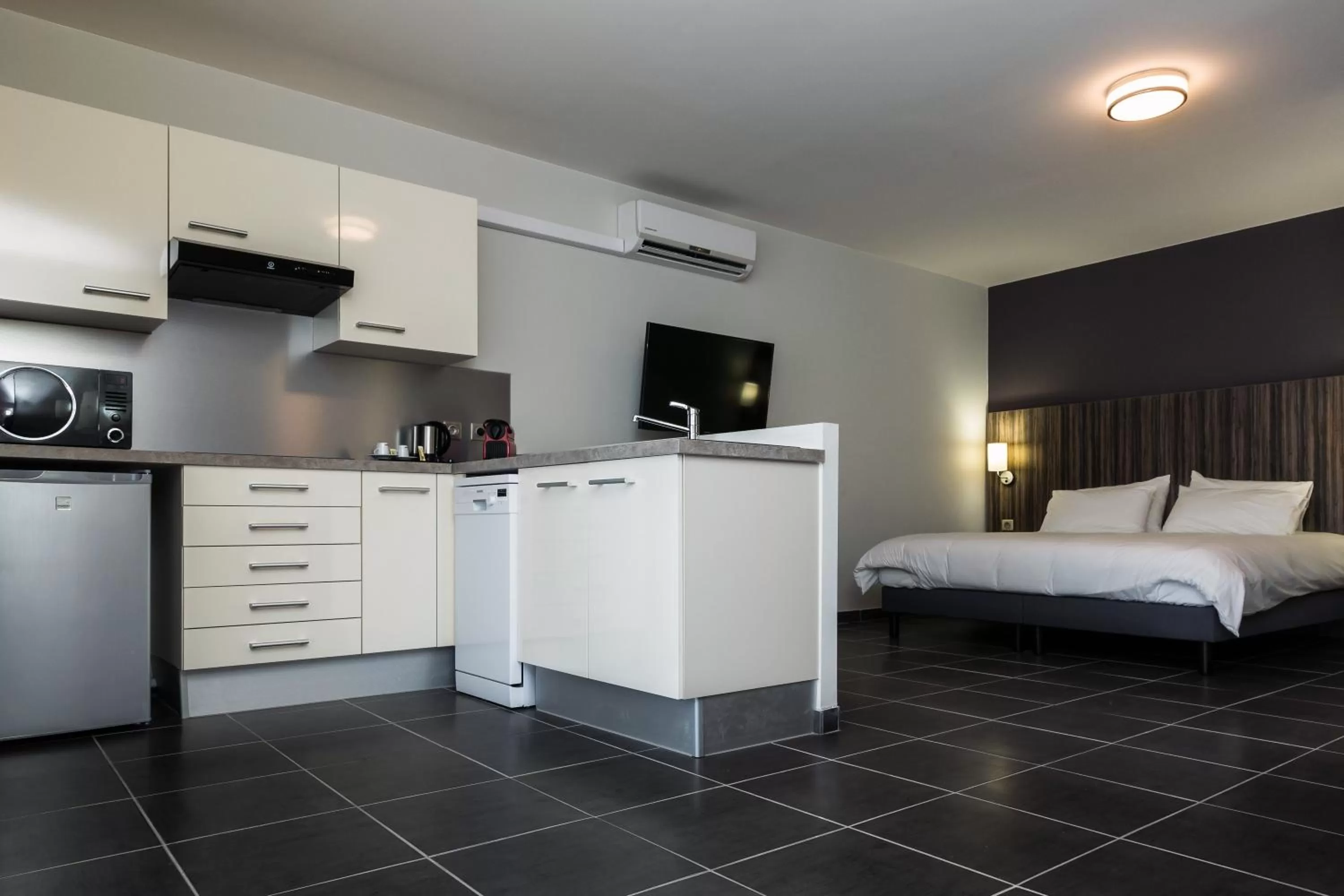 Photo of the whole room, Bed in Eclipse Belle Etoile Appart'hôtel