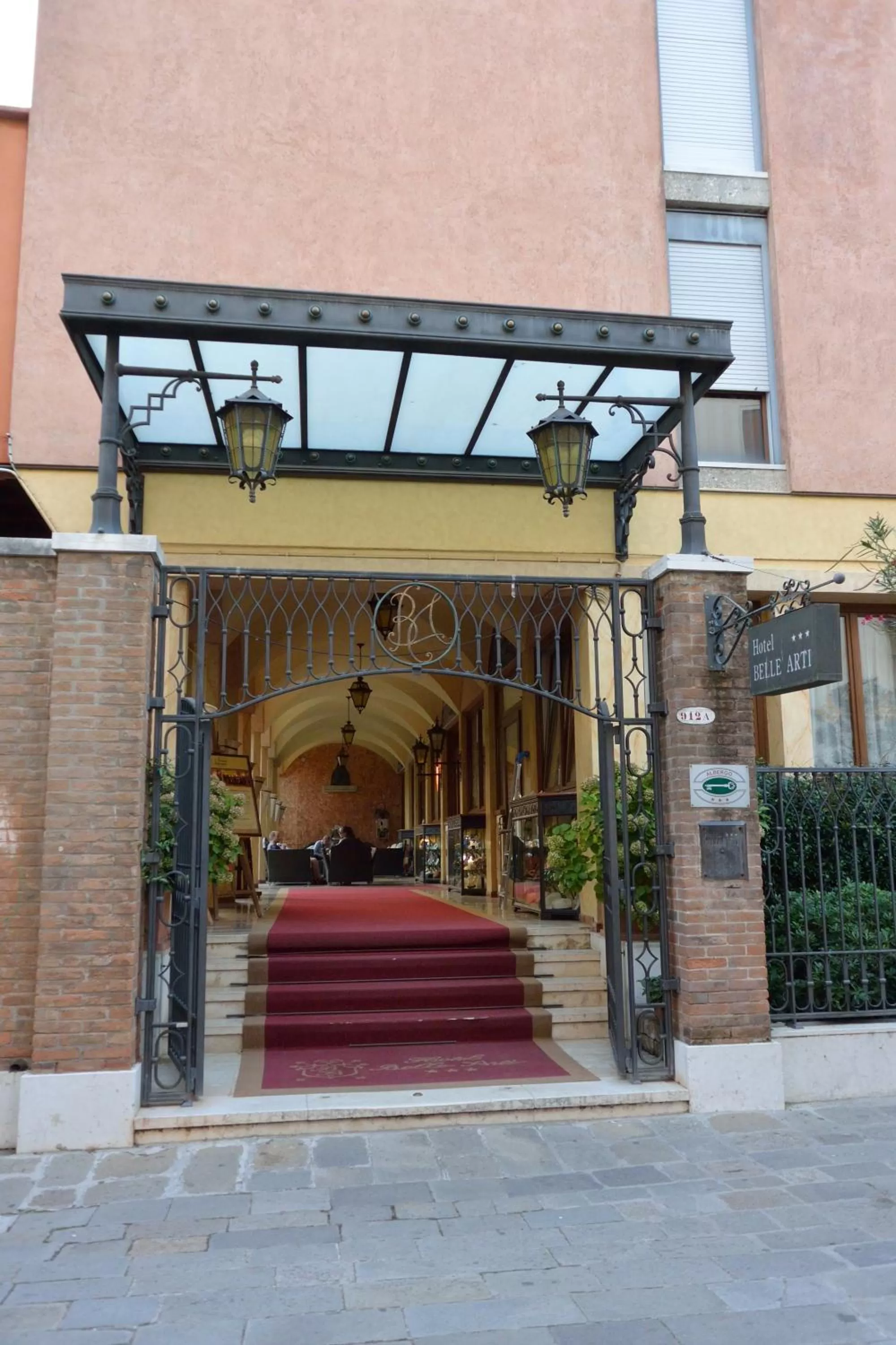 Facade/entrance in Hotel Belle Arti