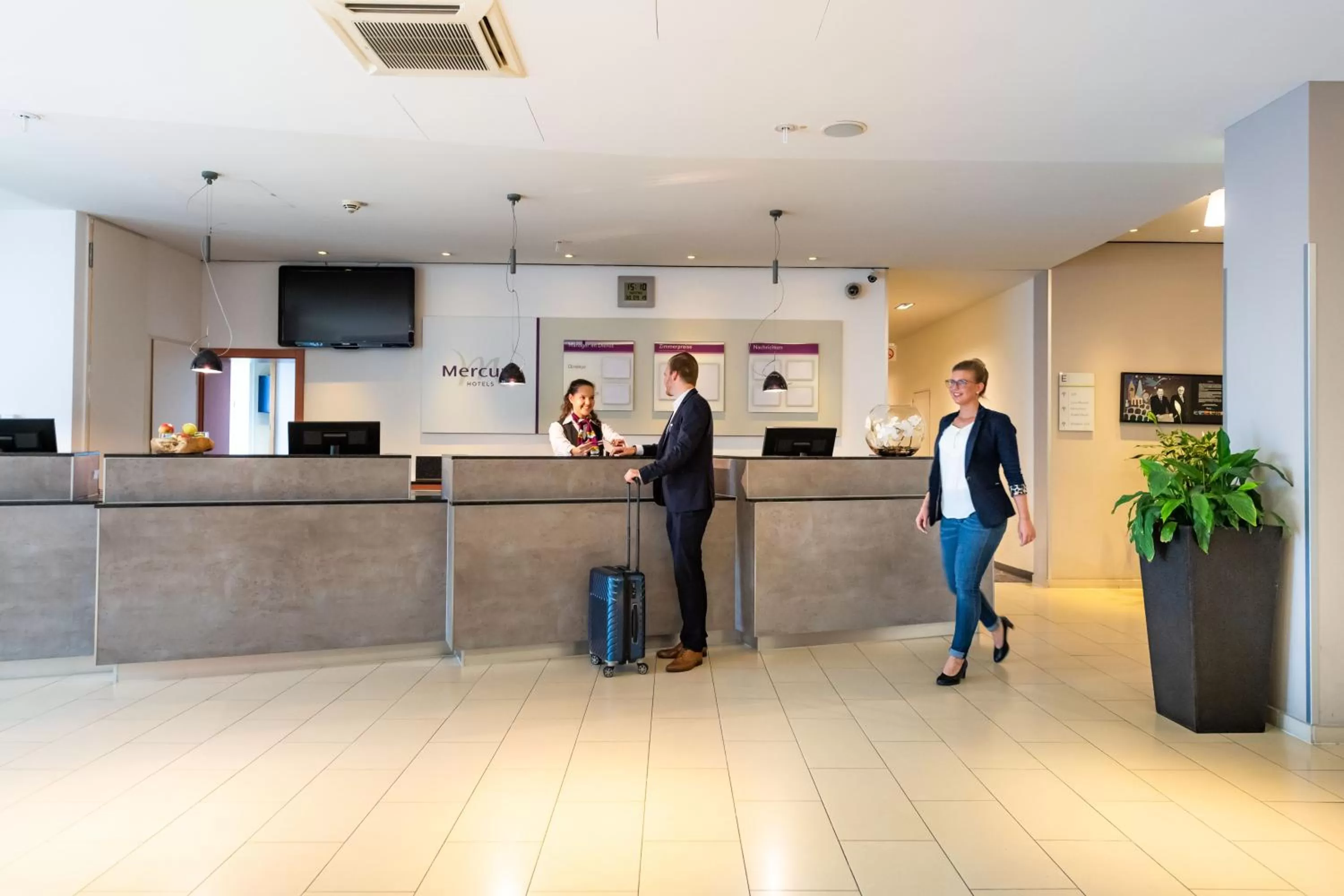 Lobby or reception in Mercure Hotel Köln West