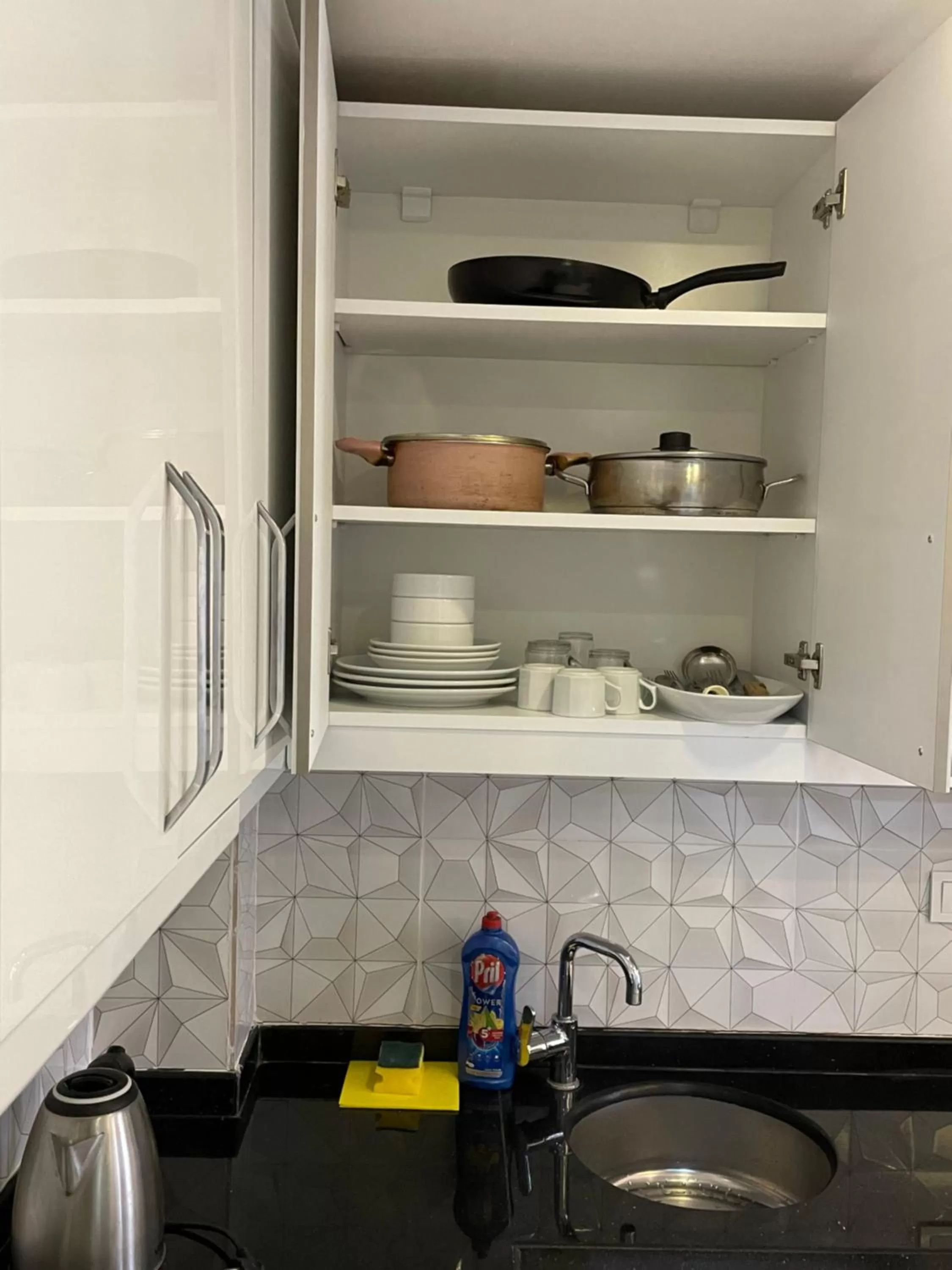 Kitchen/Kitchenette in Arat Apartments