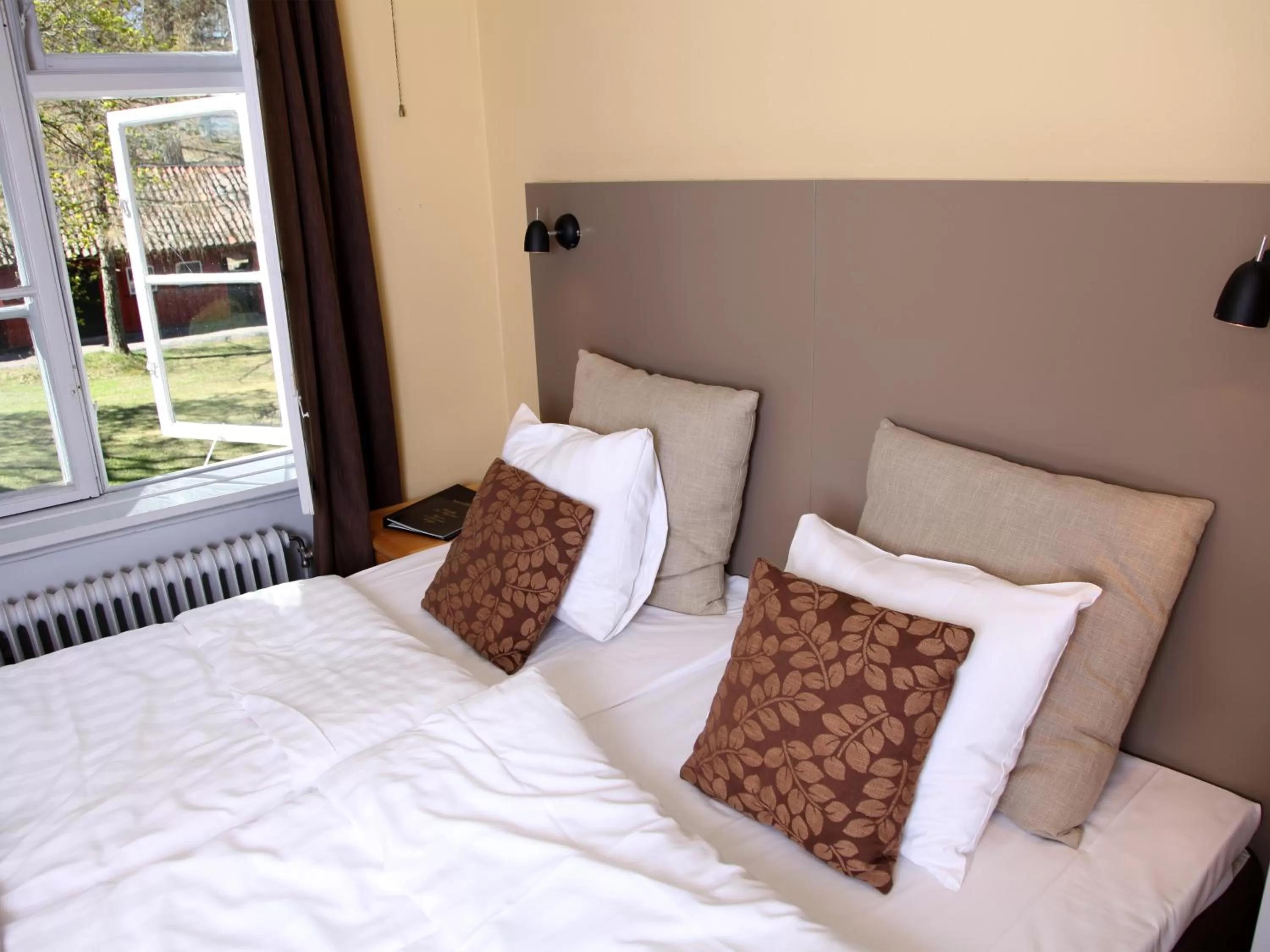 Bed in Gripsholms BnB