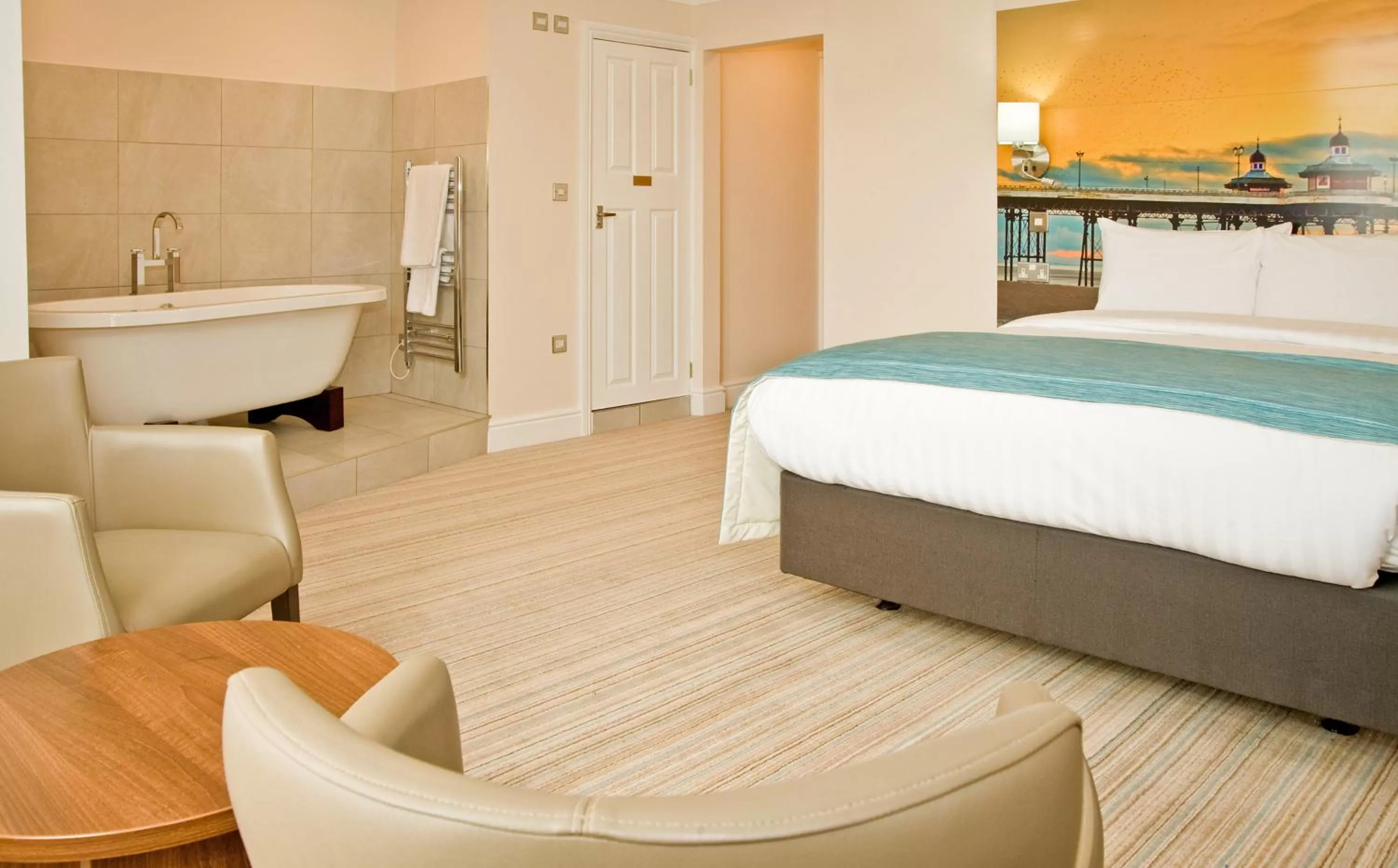 Coffee/tea facilities, Bed in Best Western Carlton Hotel