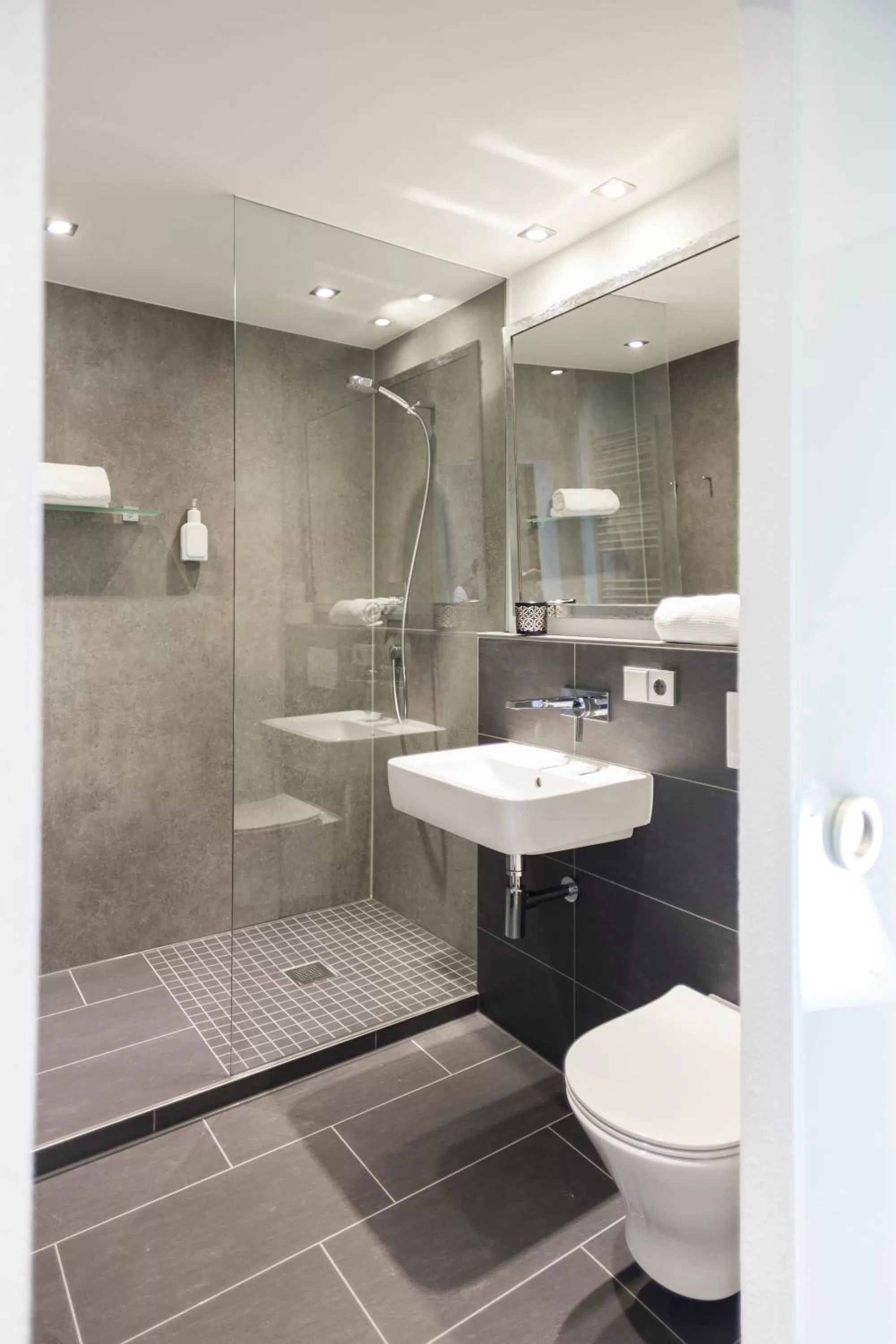 Photo of the whole room, Bathroom in Zum Sonnenwirt