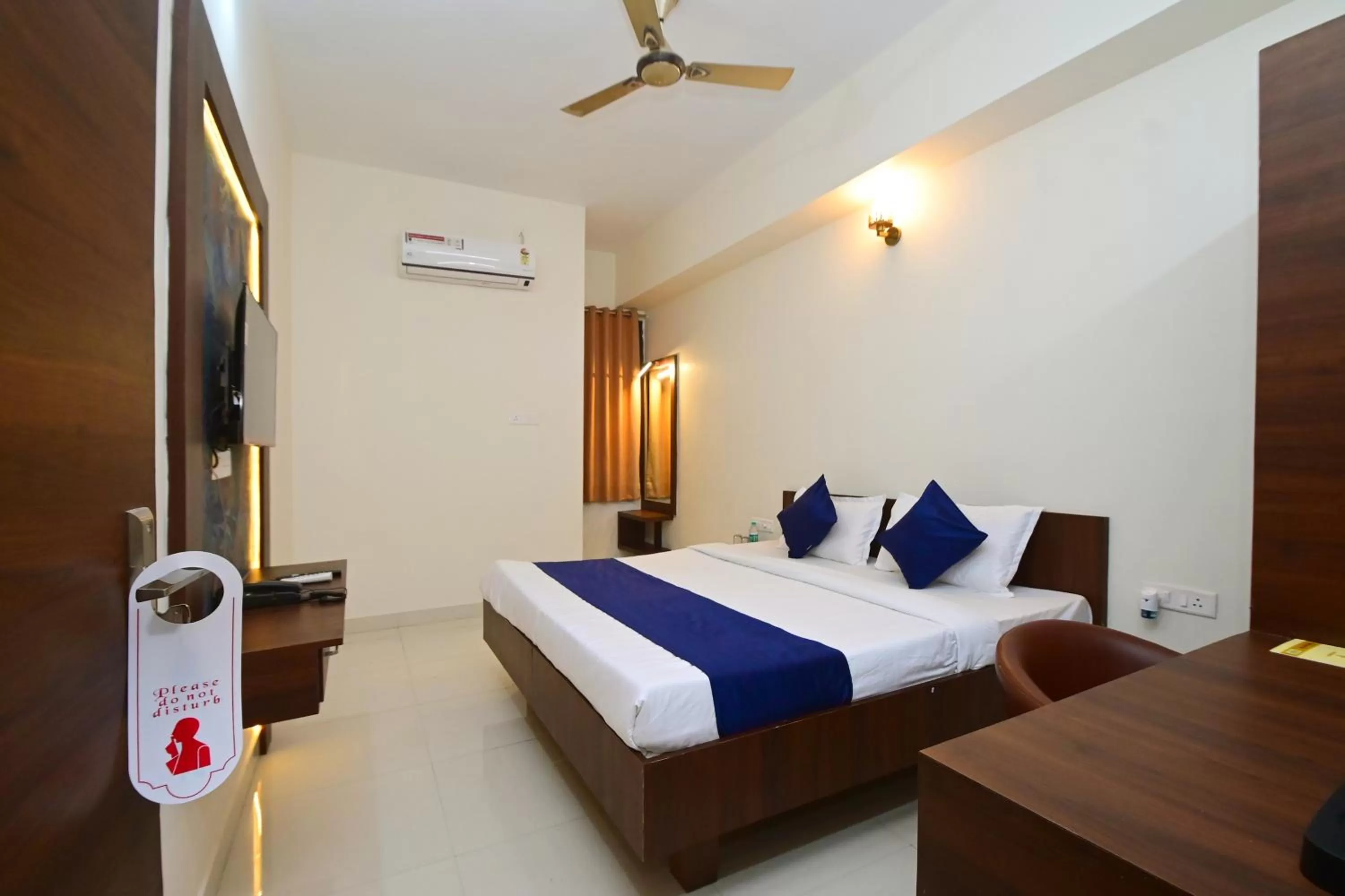 Photo of the whole room, Bed in Hotel Hallmark By THC Group