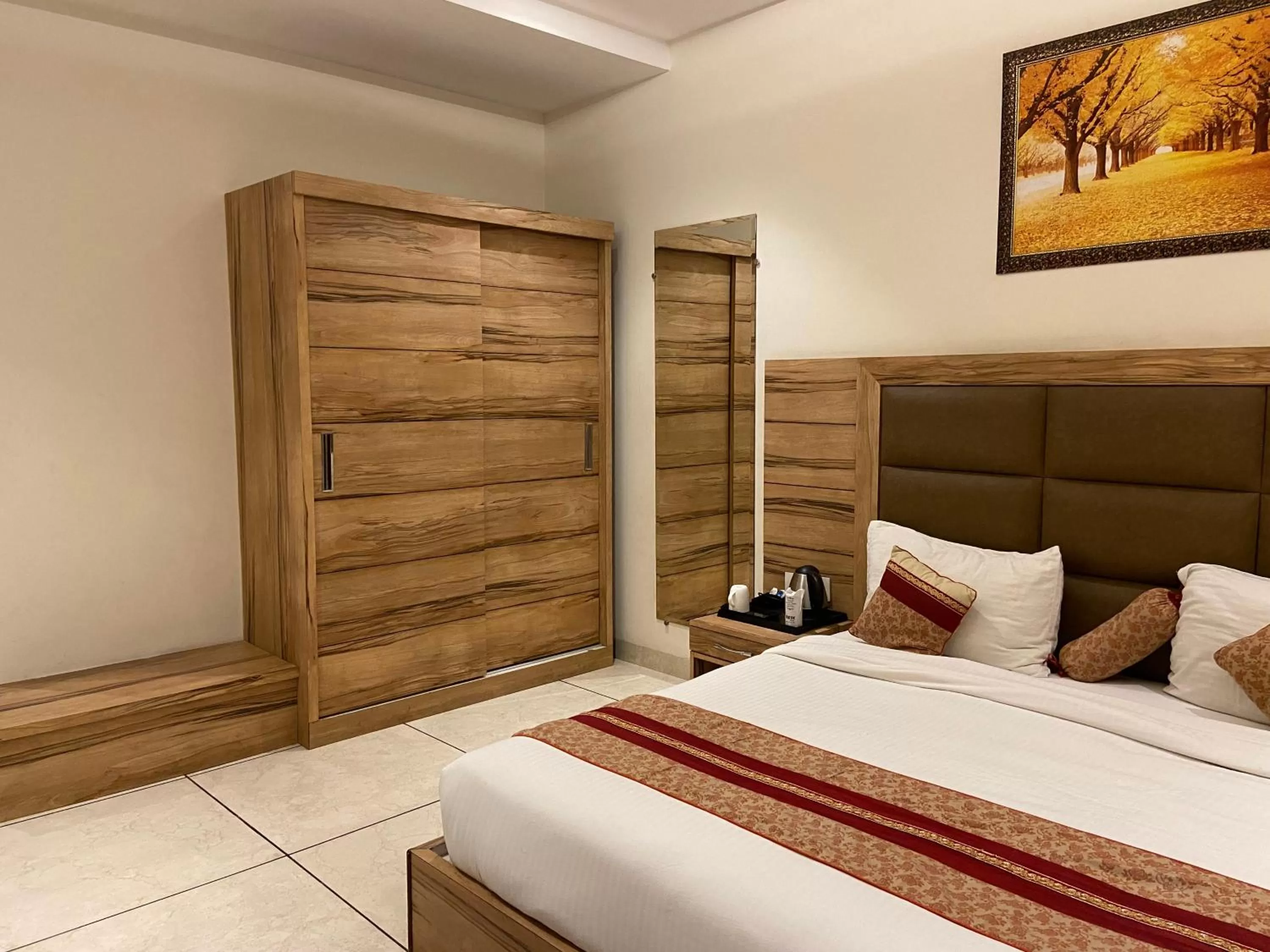 Bedroom, Bed in Hotel Exotic - 5 min walk from Golden Temple