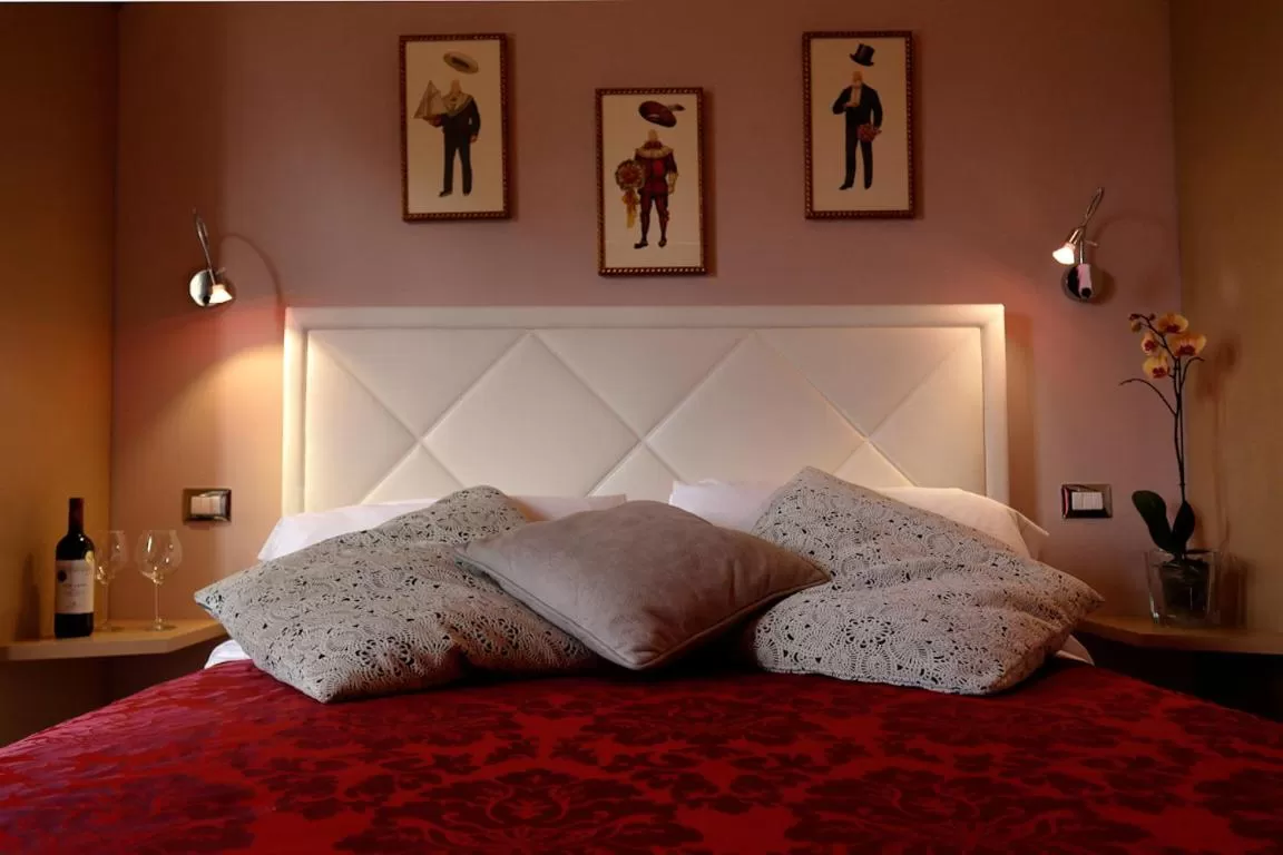 Photo of the whole room, Bed in Relais Montemaggiore