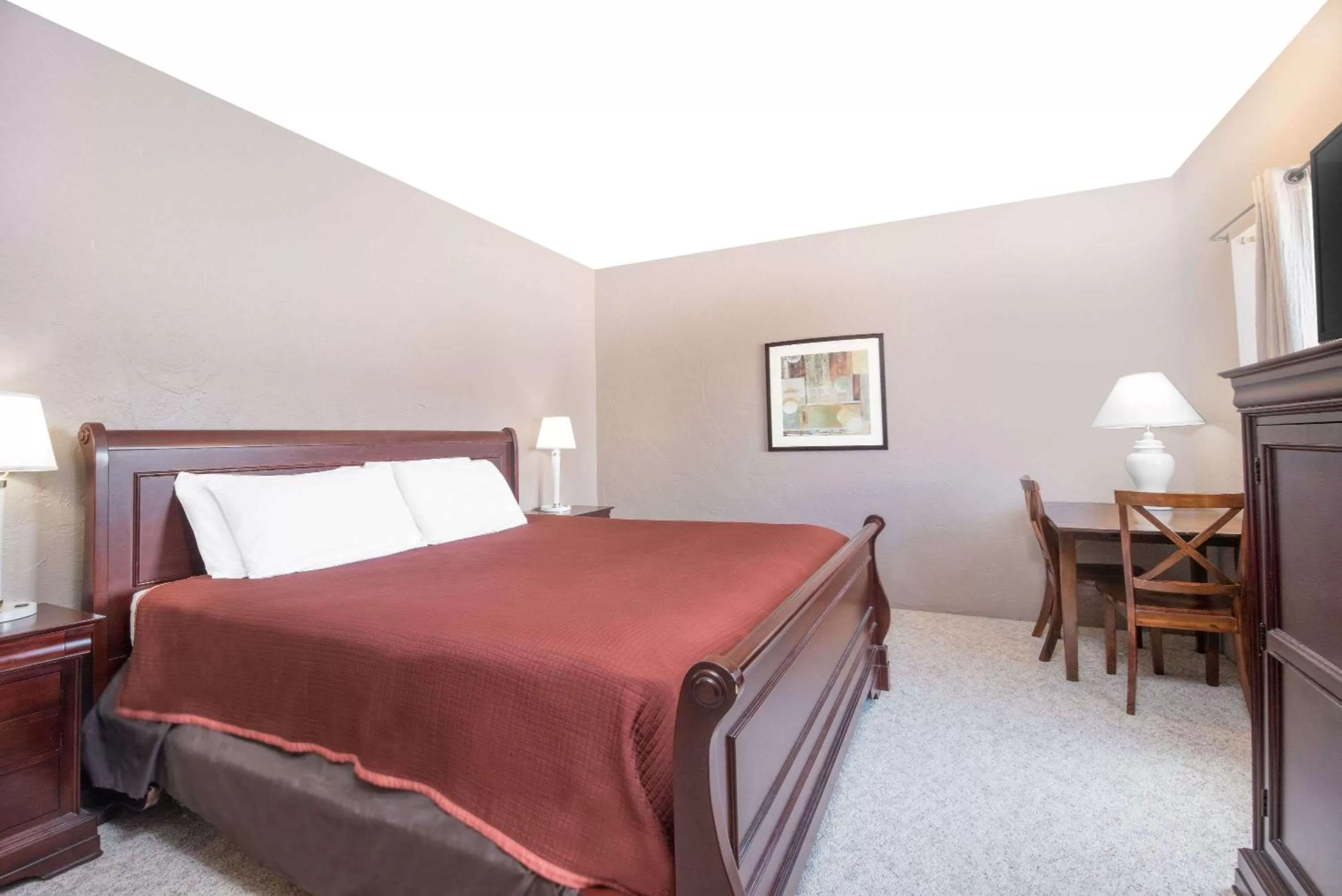 Photo of the whole room in Baymont by Wyndham Spearfish