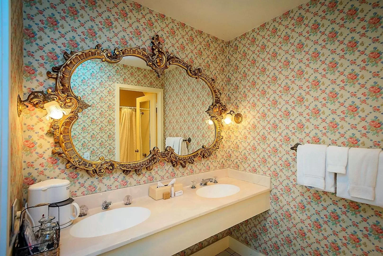 Bathroom in Hill House Inn