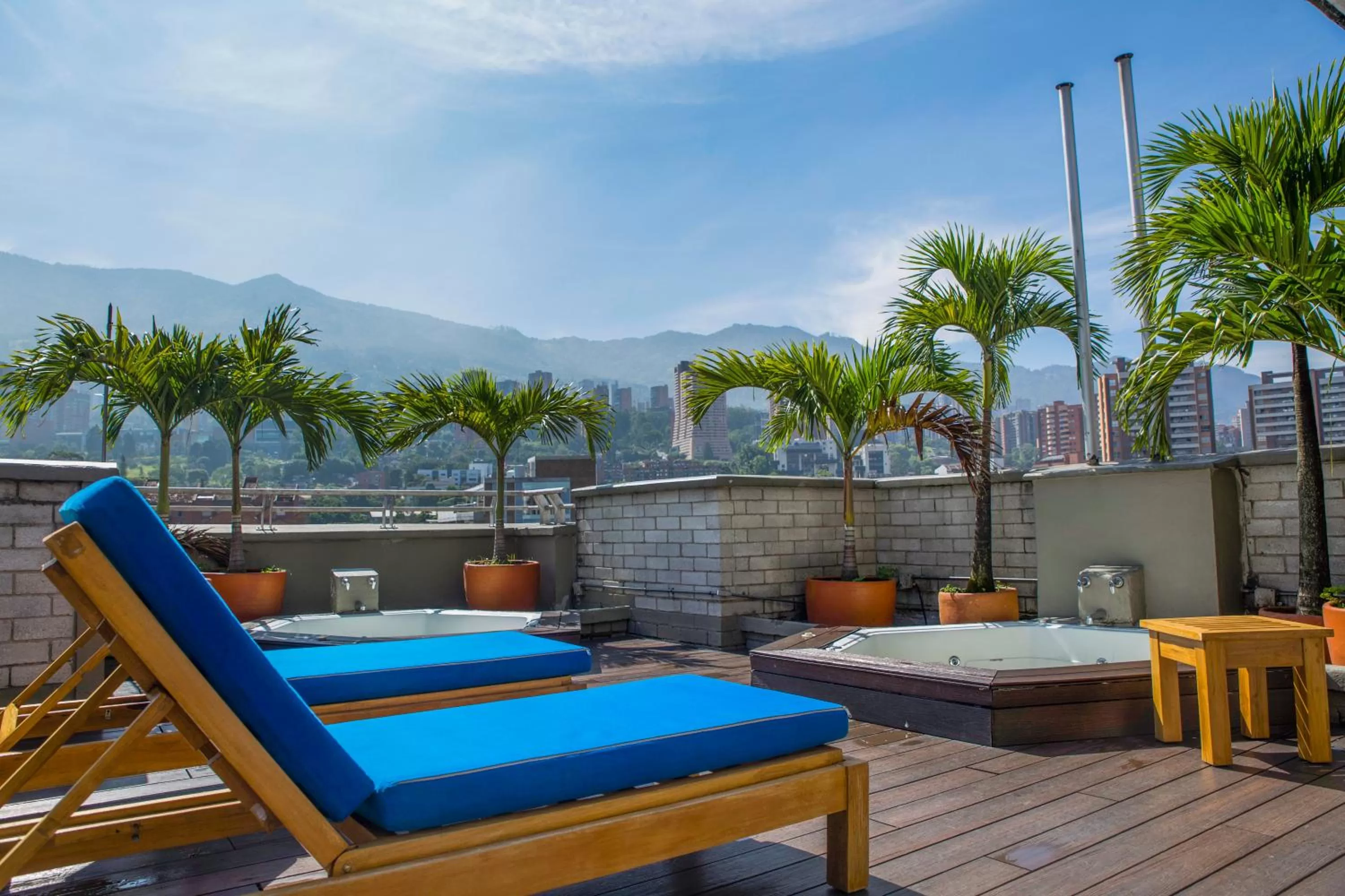 Hot Tub in Apartamentos Poblado Alejandría by HOUSY HOST