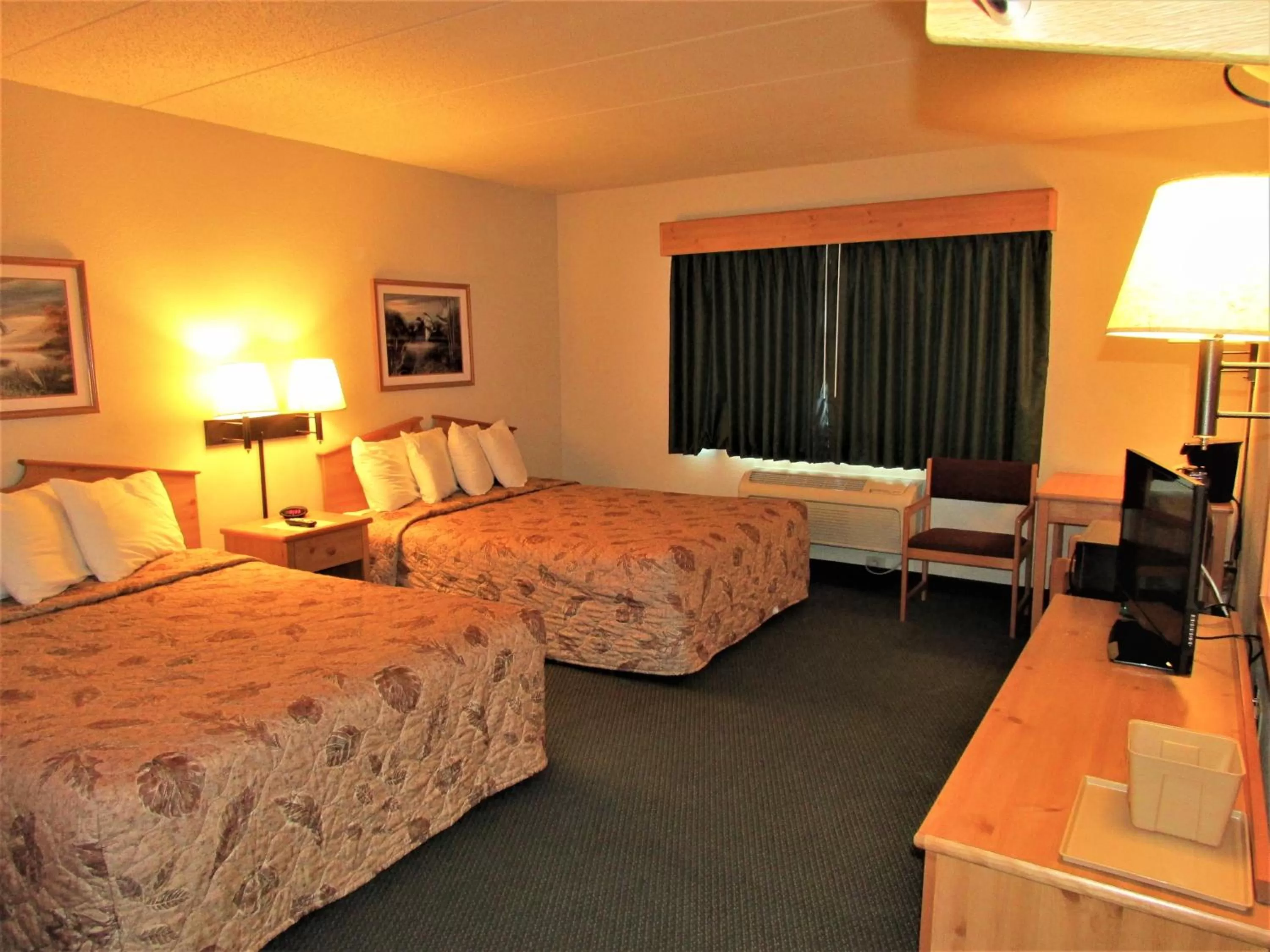 Bed in Shell Lake Lodge, a Travelodge by Wyndham
