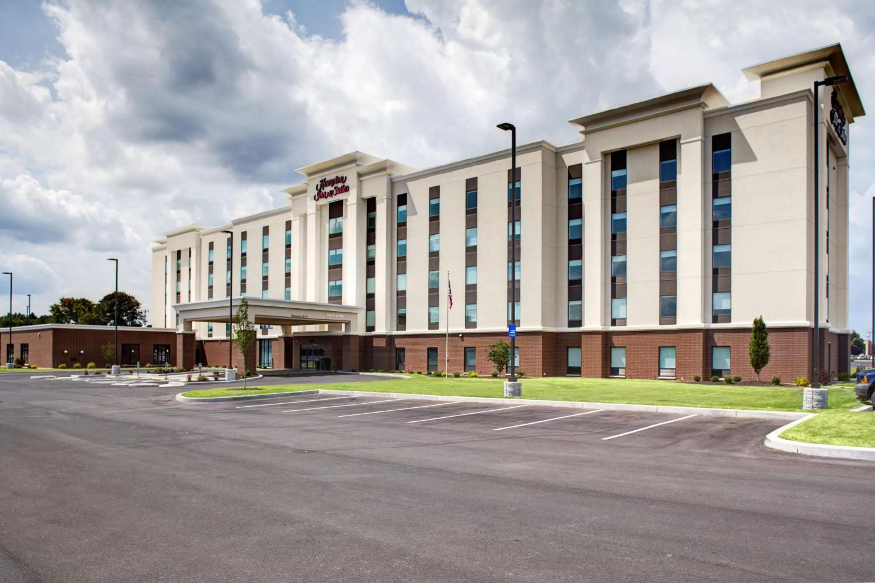 Property building in Hampton Inn & Suites Syracuse North Airport Area
