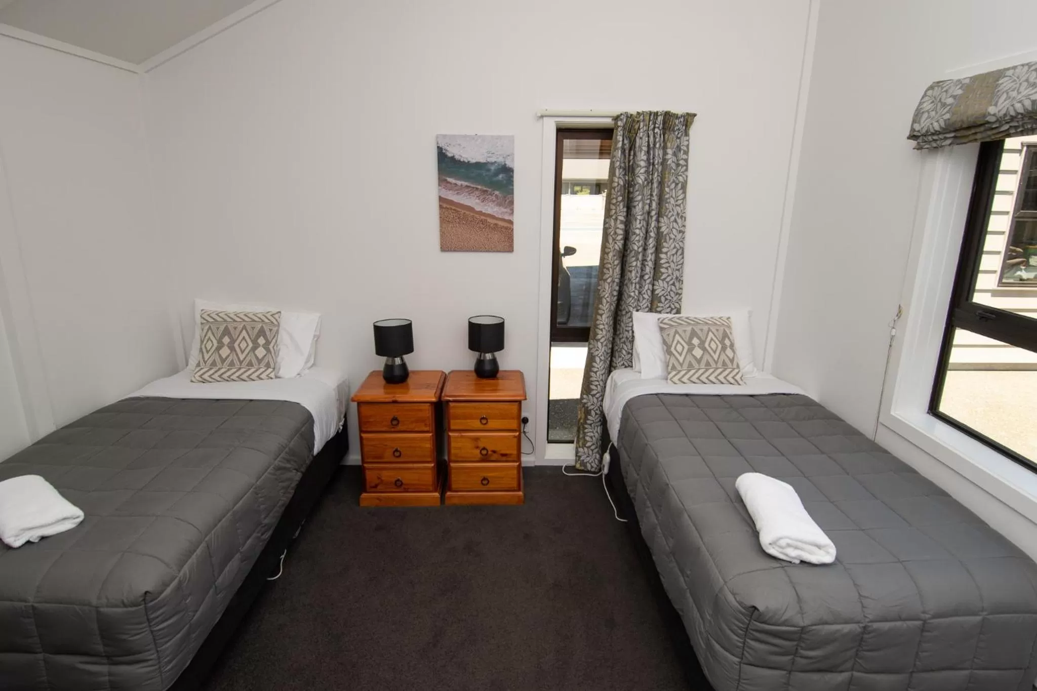 Bedroom, Bed in Middle Park Motel