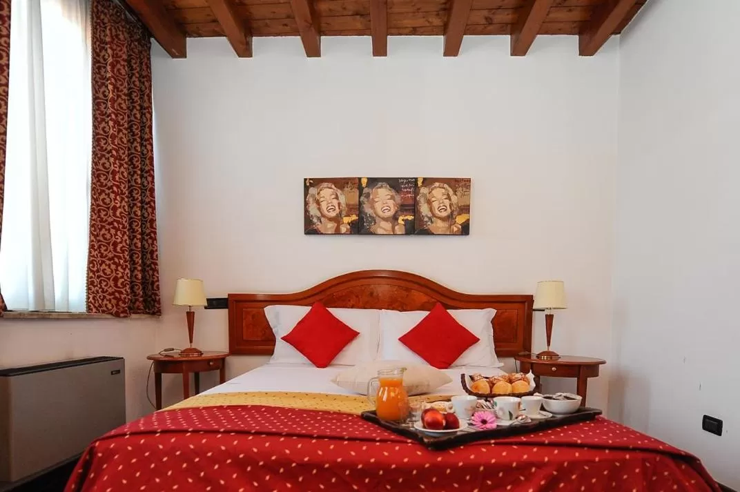 Bed in Primotel Brescia