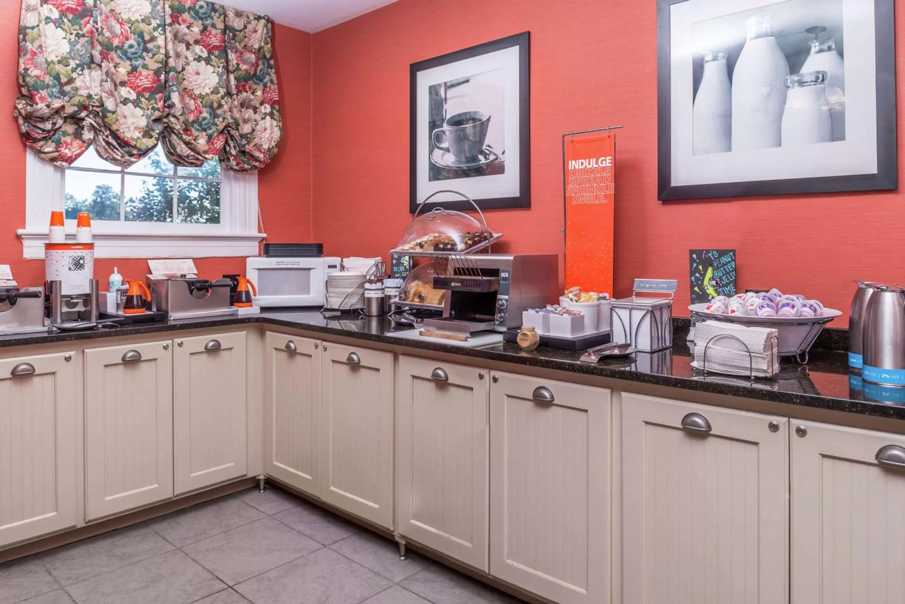 Dining area in Hampton Inn Lexington Historic Area