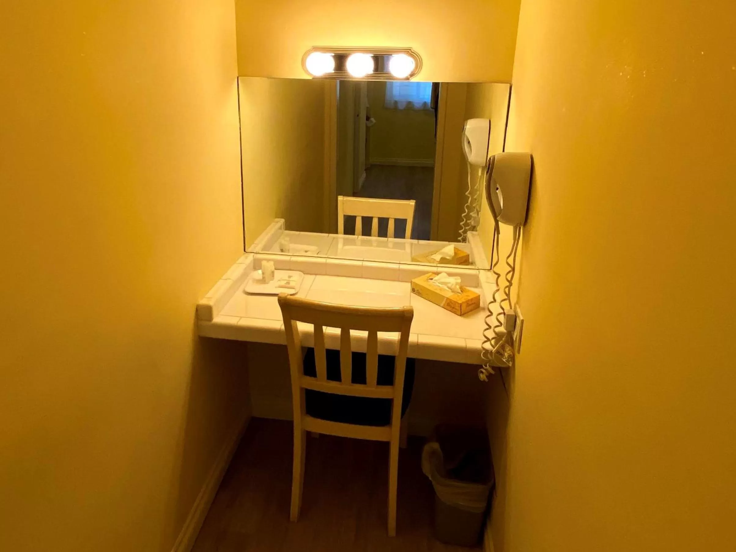 Bedroom in Hollywood Celebrity Hotel