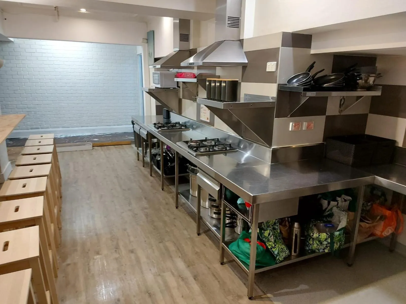 Dining area, Kitchen/Kitchenette in Sydney Central Backpackers