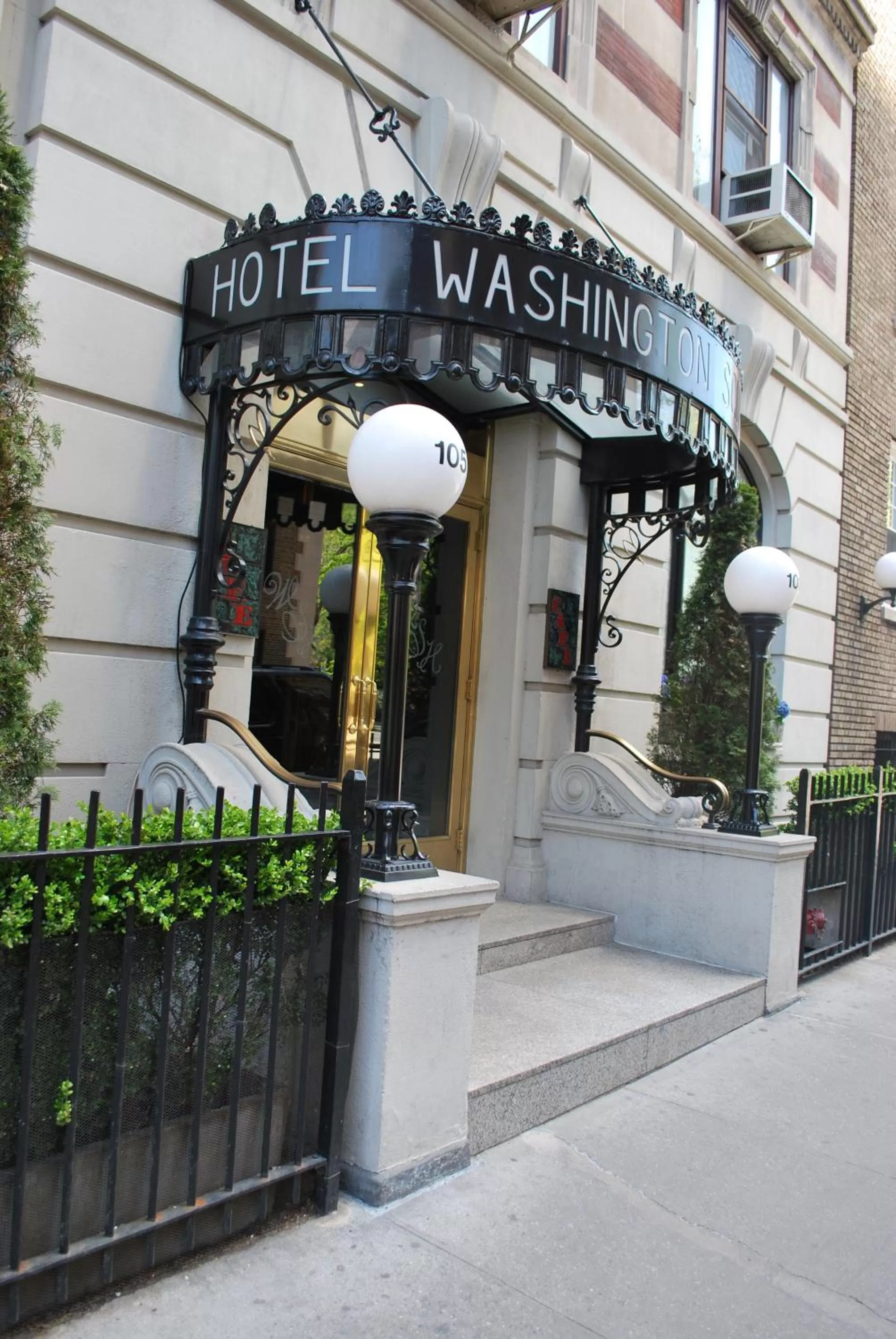 Facade/entrance in Washington Square Hotel