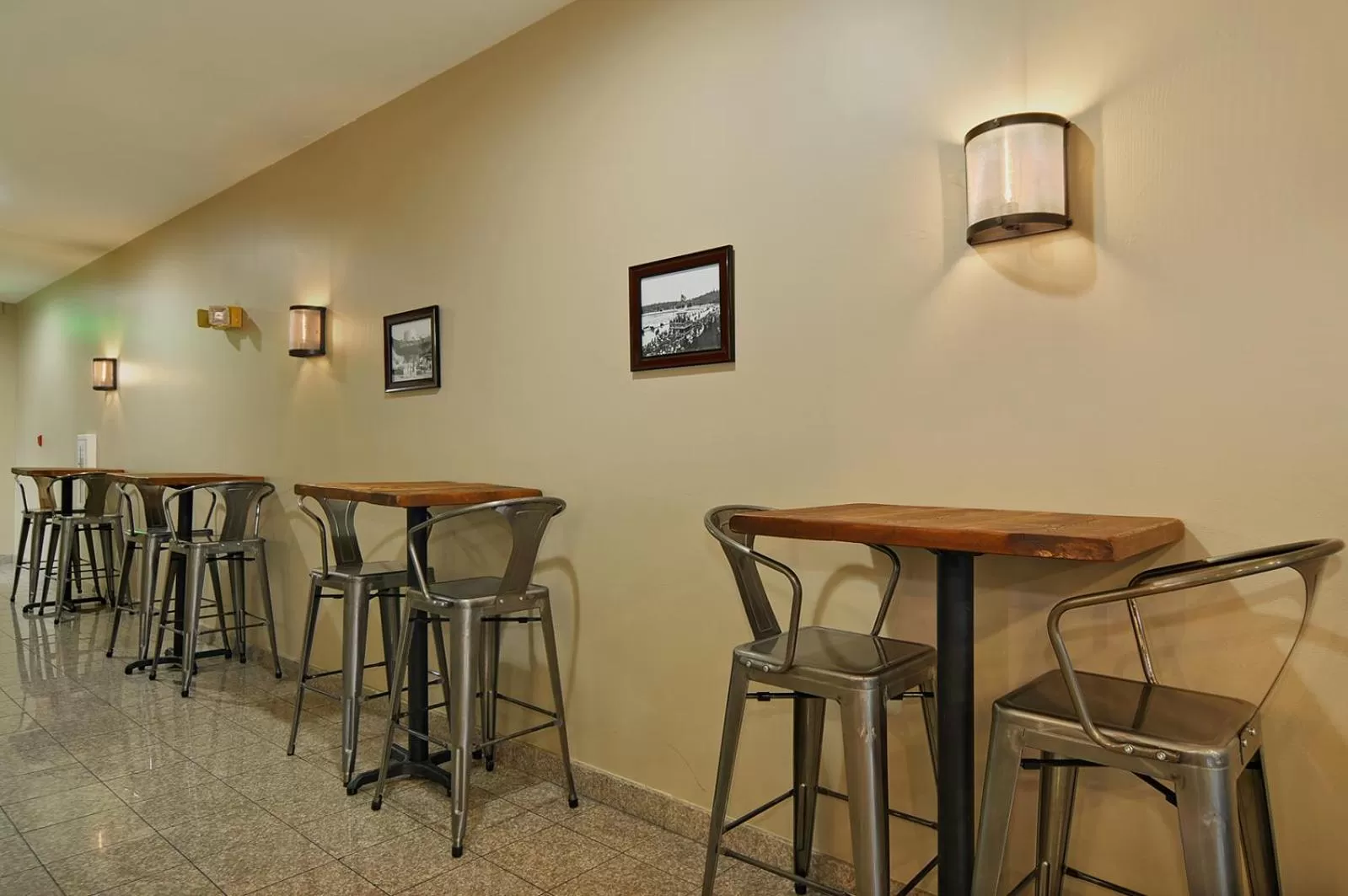 Restaurant/places to eat in Georgetown Inn Seattle