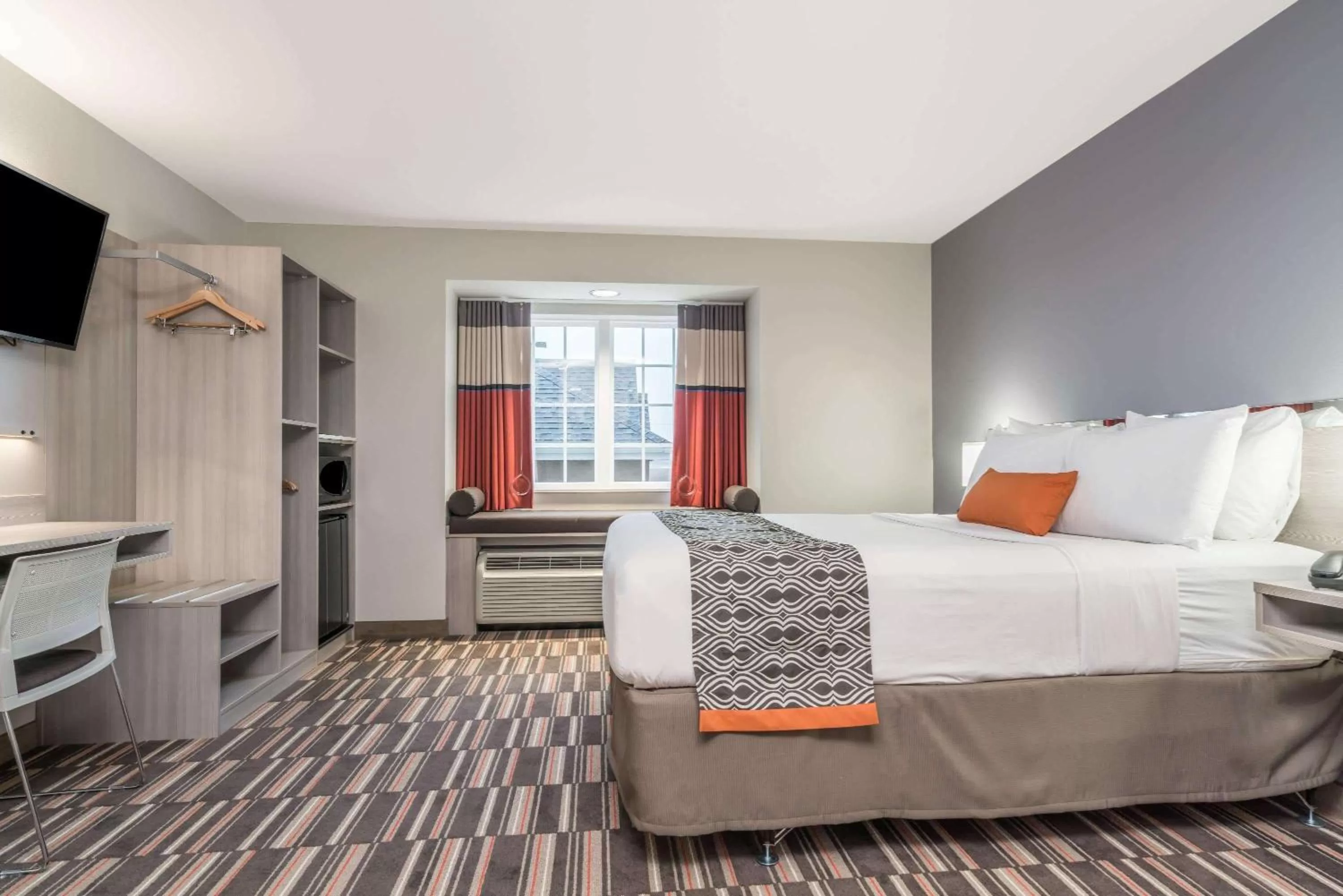 Queen Room - Disability Access/Non-Smoking in Spark by Hilton Rochester South