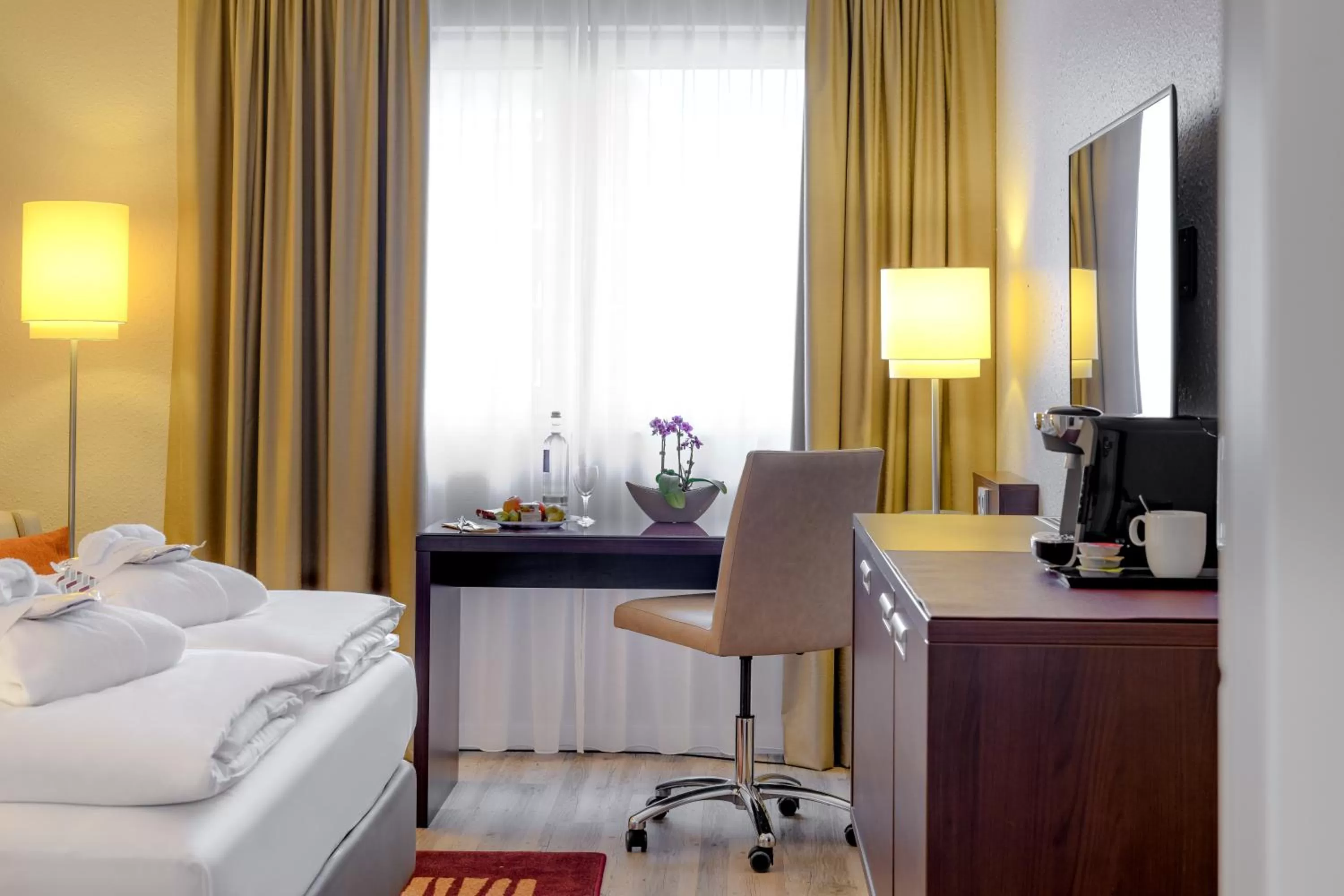 Bed in Mercure Hotel Duisburg City