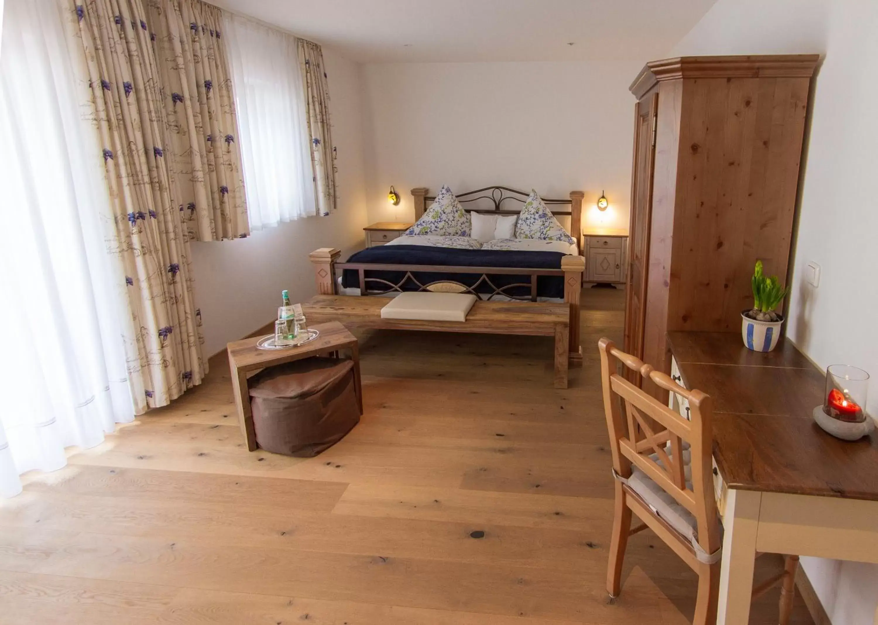 Superior Double Room in Hotel Alpenblick Superior Double Room in Hotel Alpenblick