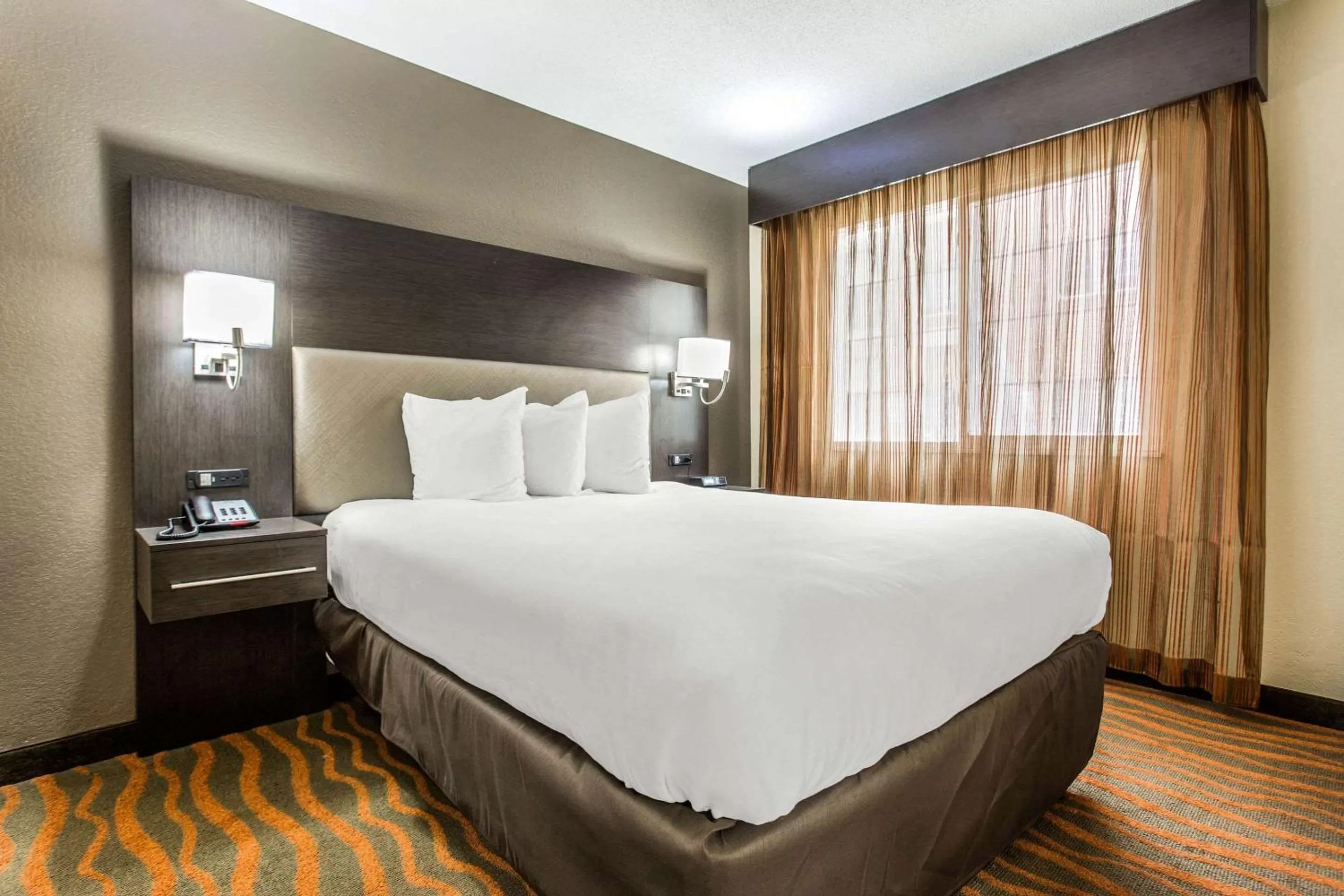 Photo of the whole room, Bed in MainStay Suites Greenville Airport