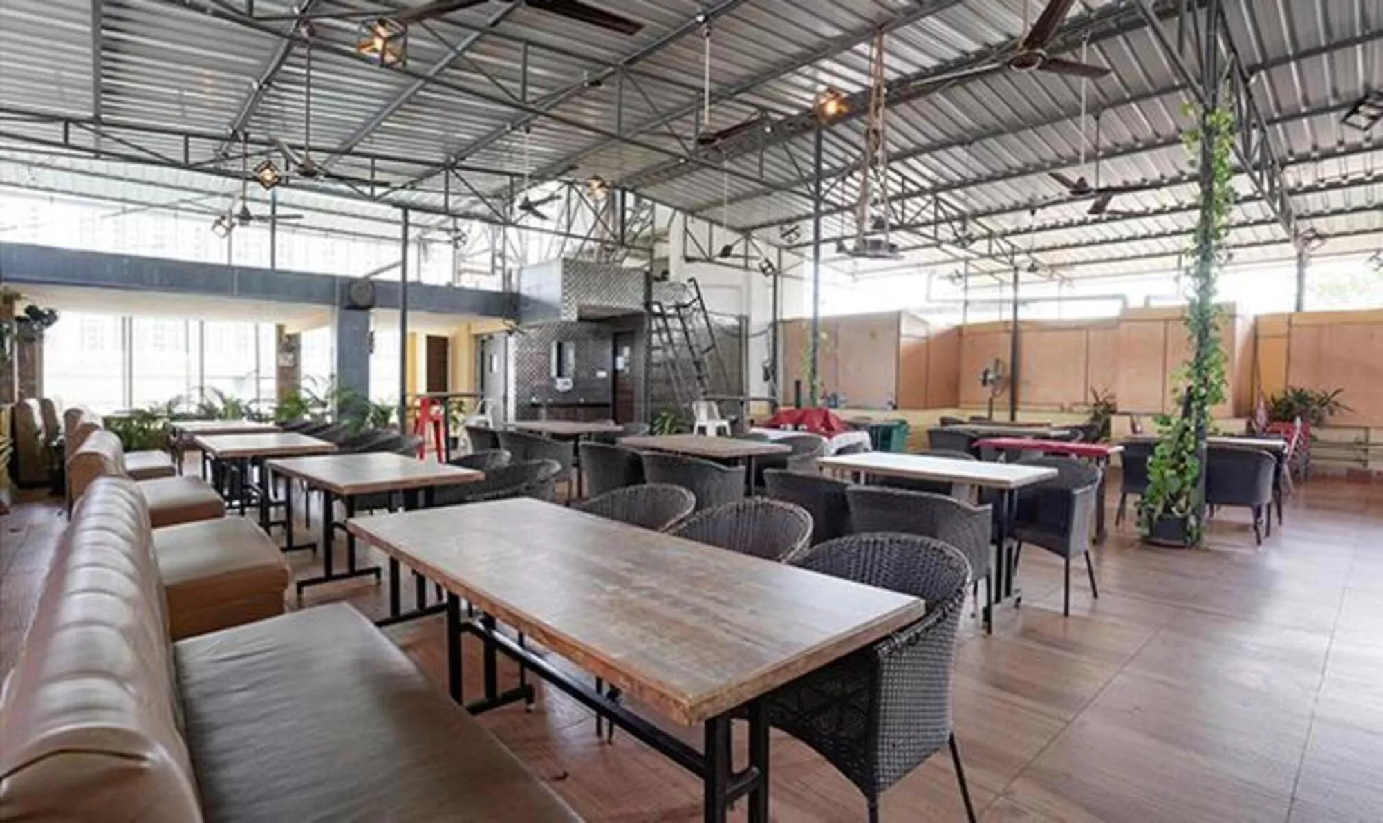 Restaurant/places to eat in SriKrishna Paradise Hotel Thane Navi Mumbai