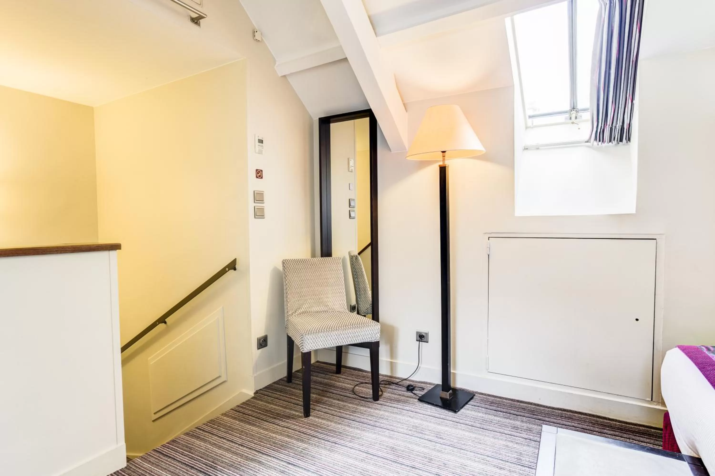 Bedroom in Hôtel Paris Louvre Opéra