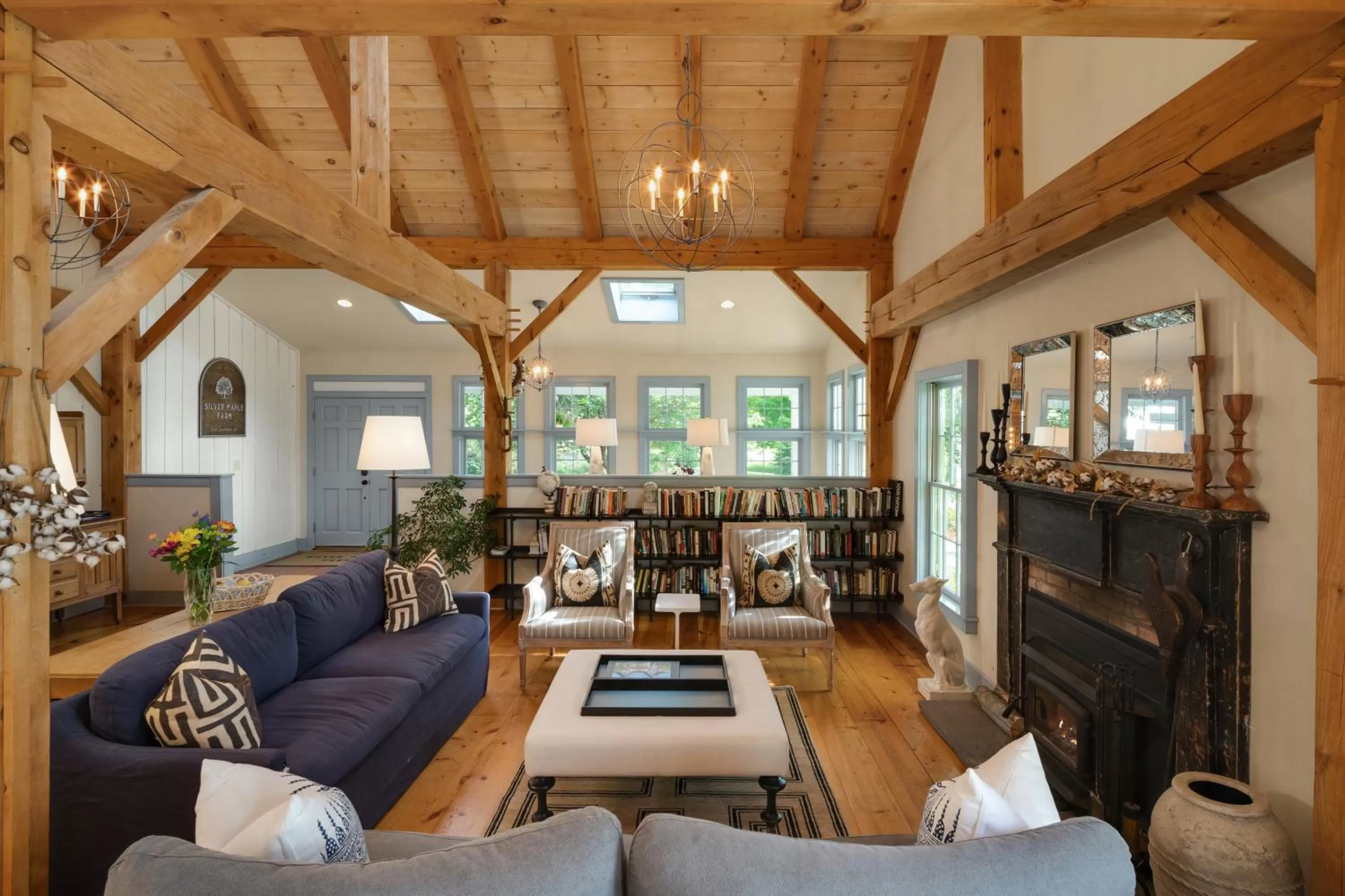 Library in Inn at Silver Maple Farm