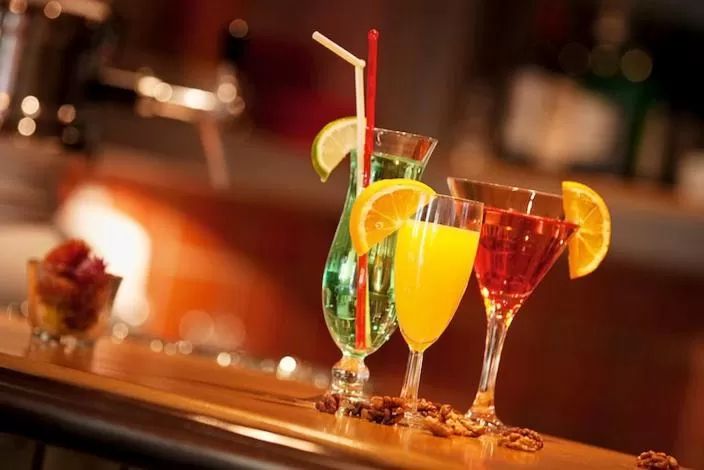 Alcoholic drinks in Hotel Sherlock Holmes & Khana Restaurant "nur 200 m zur Gondelbahn Hasliberg"