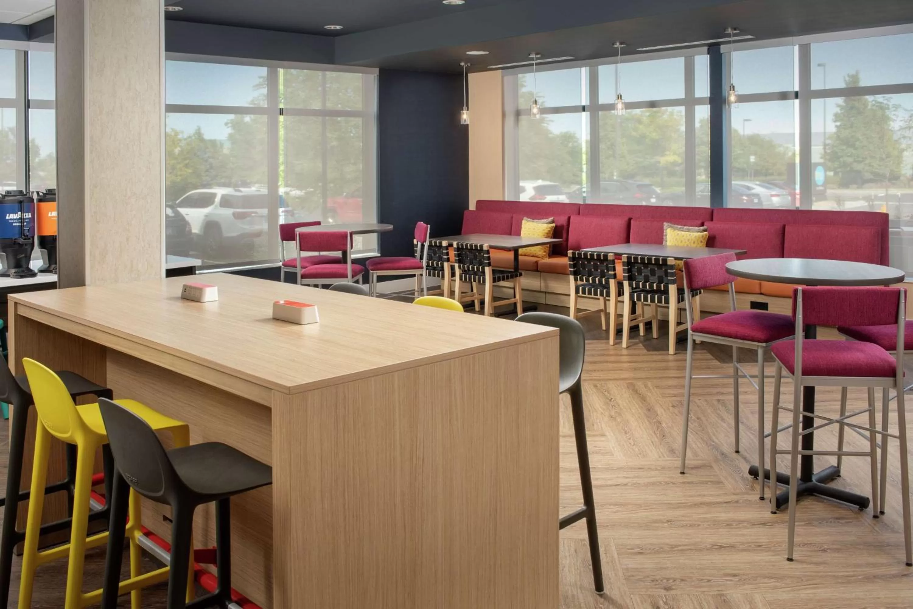 Dining area in Tru By Hilton Denver Airport Tower Road