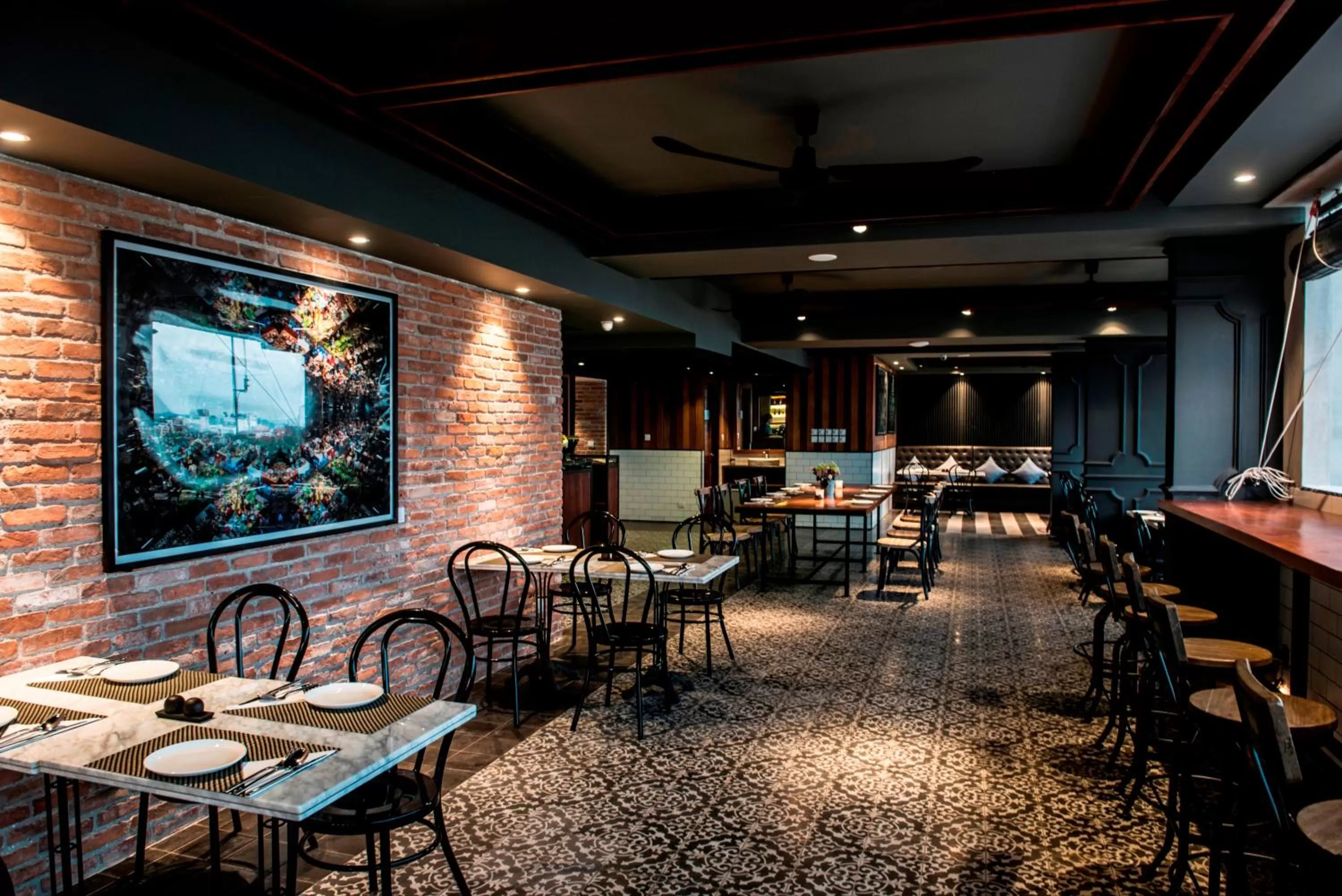 Restaurant/places to eat in Aquarius Hotel and Urban Resort