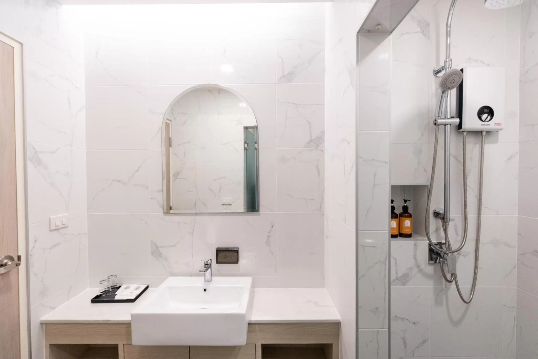 Shower in Nappiness Hotel