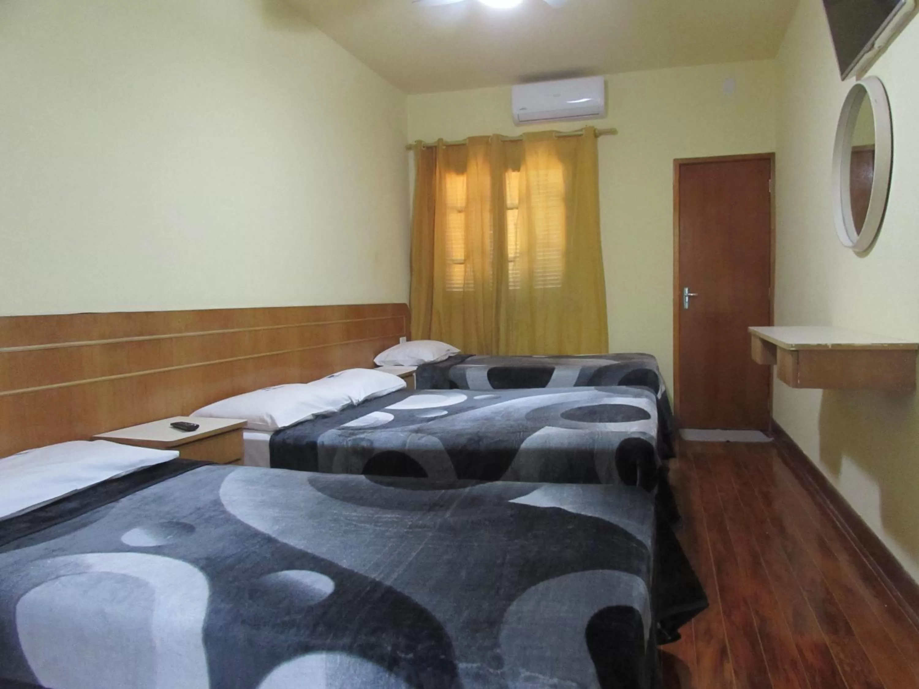 Bed in Hotel Monteneve a 2 minutos do Bom Retiro, a 8 minutos da 25 de Março a 100 metros da estação de trem para Aeroporto Internacional de Guarulhos