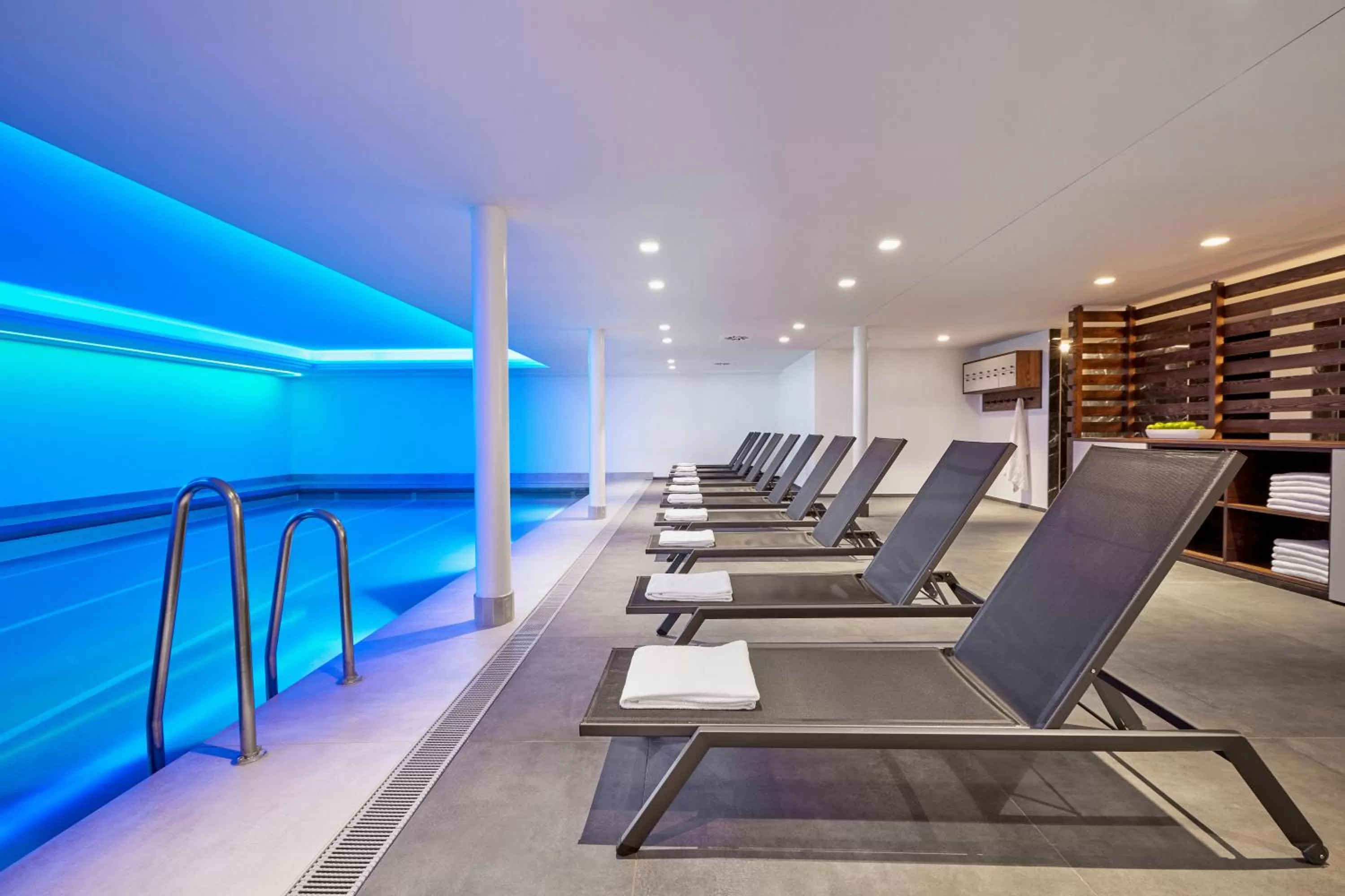 Swimming pool in H+ Hotel & SPA Engelberg