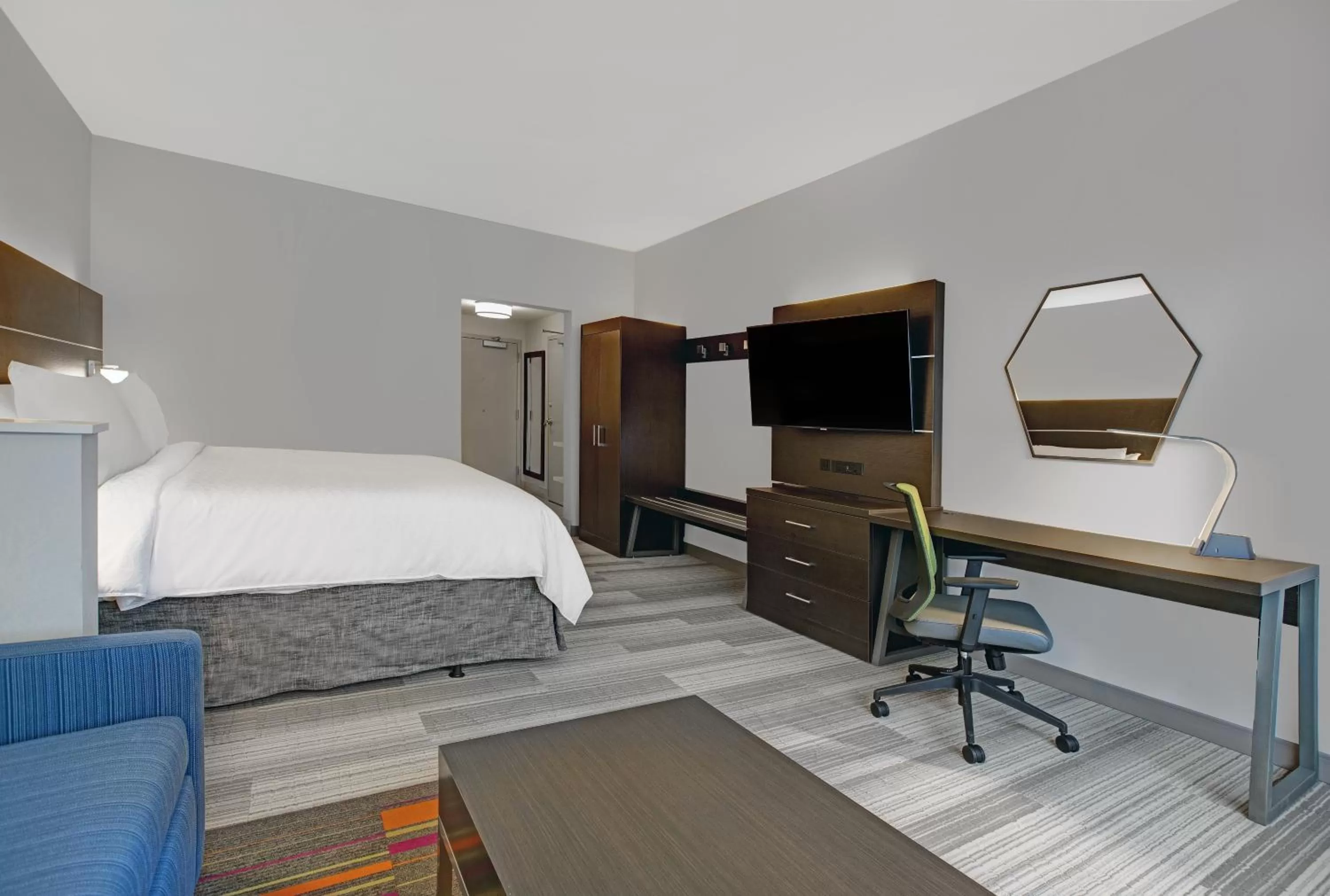 Photo of the whole room, Bed in Holiday Inn Express - Milwaukee Downtown by IHG